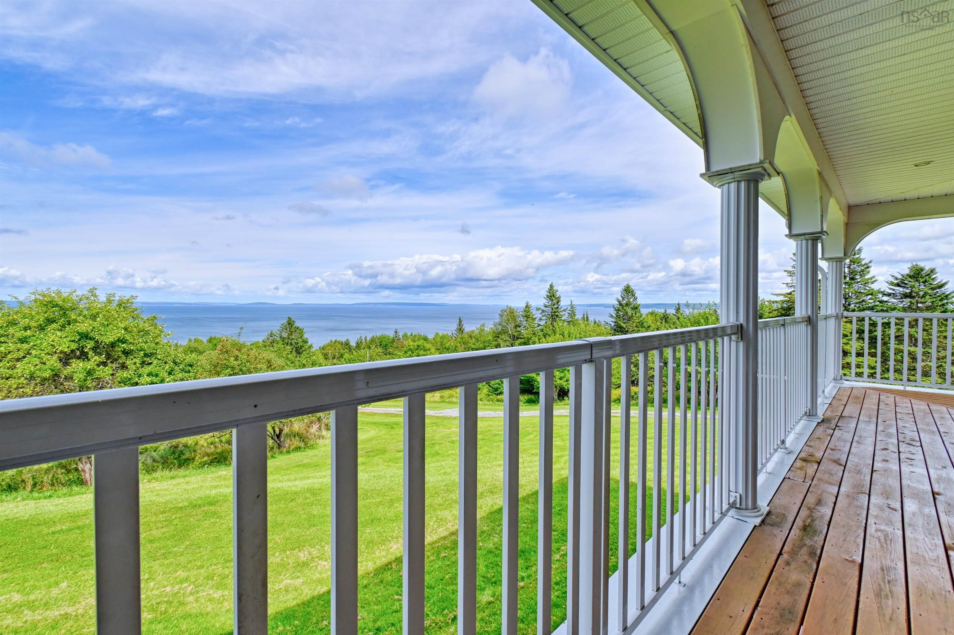 $975,000.00: 6260 West Bay Road, Roberta