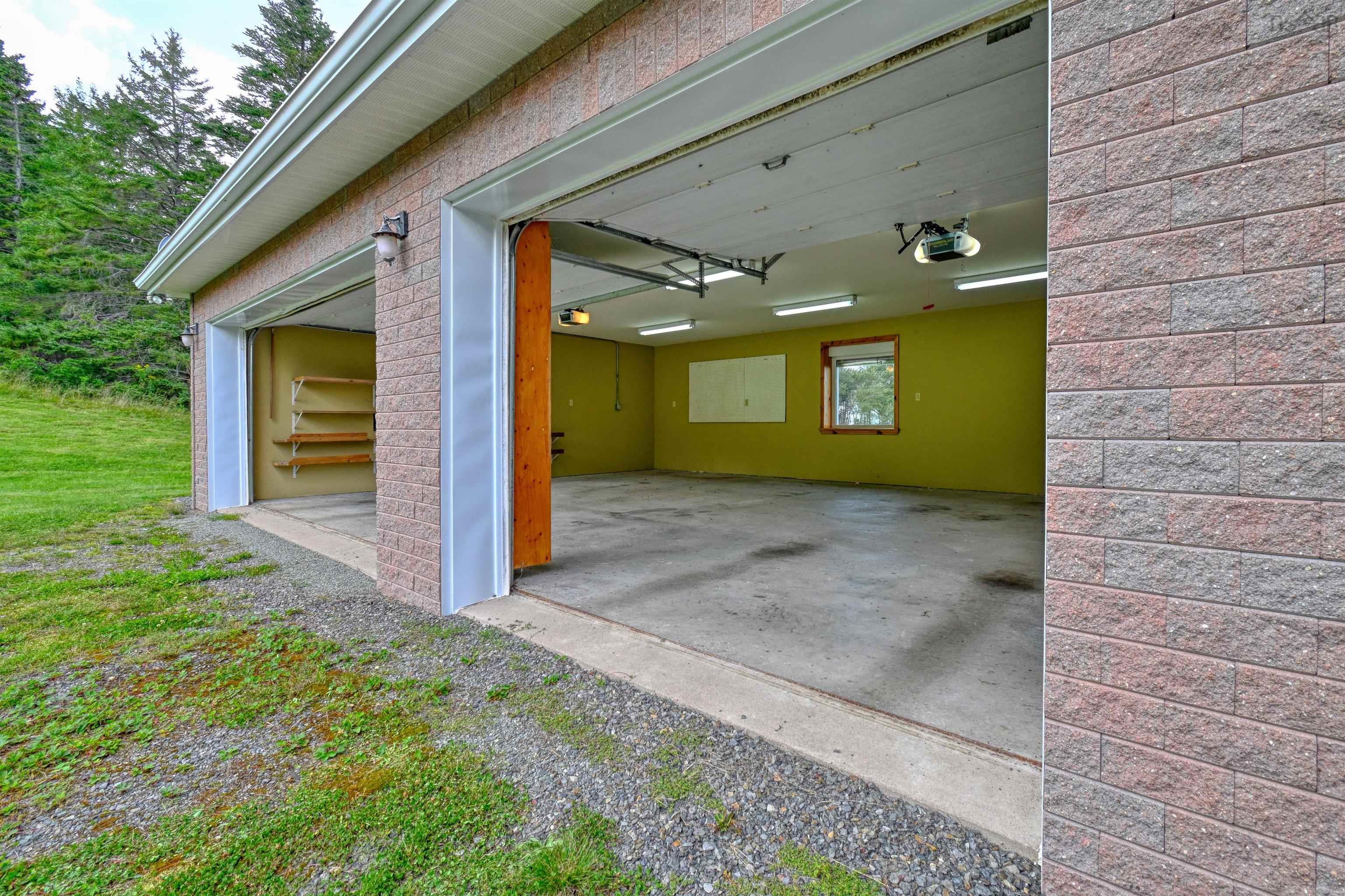$975,000.00: 6260 West Bay Road, Roberta