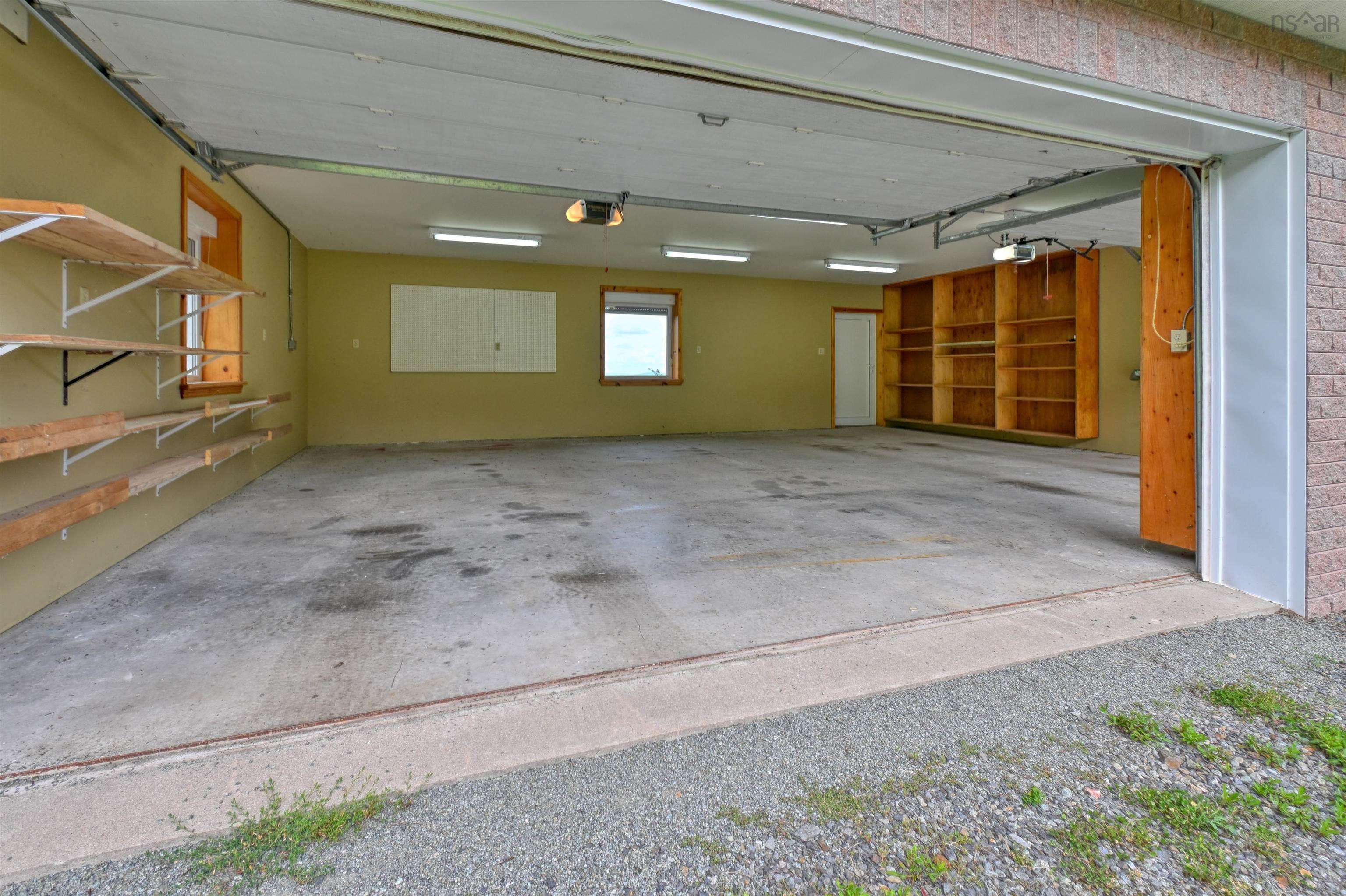 $975,000.00: 6260 West Bay Road, Roberta