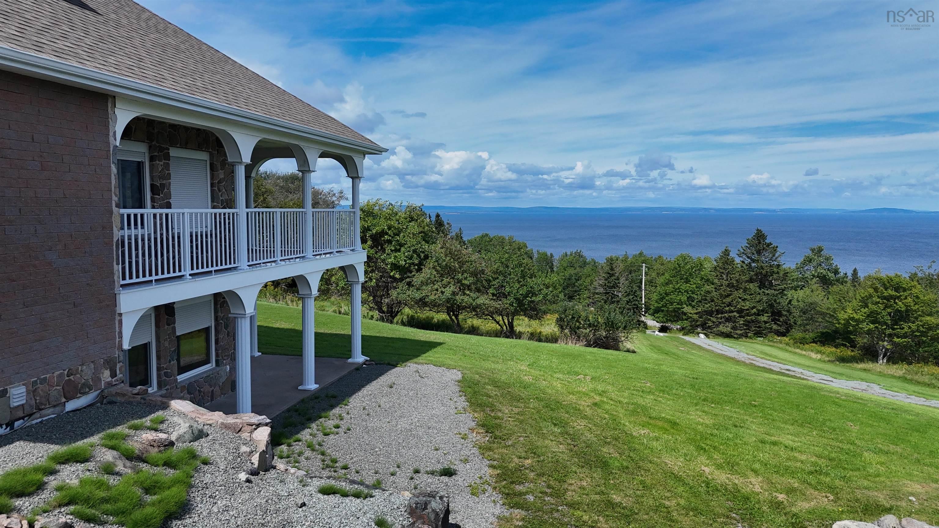 $975,000.00: 6260 West Bay Road, Roberta