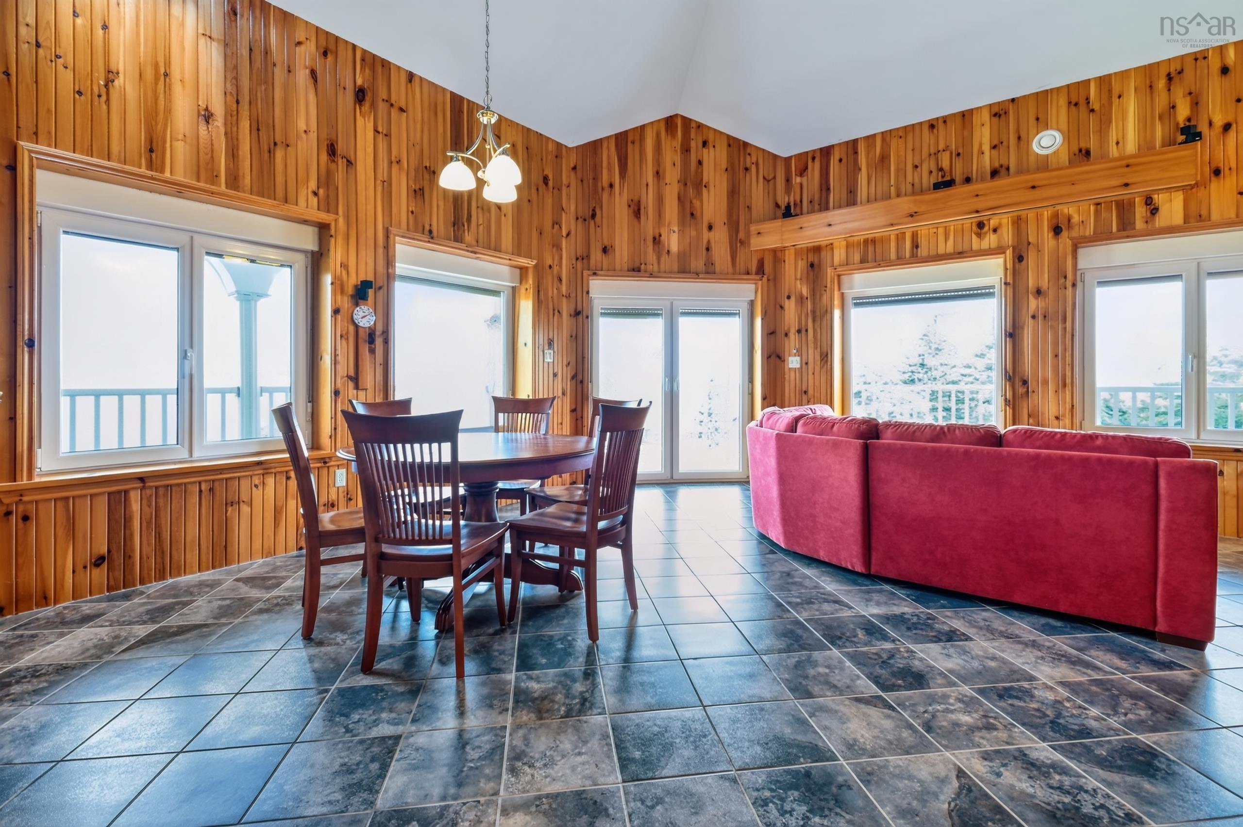 $975,000.00: 6260 West Bay Road, Roberta