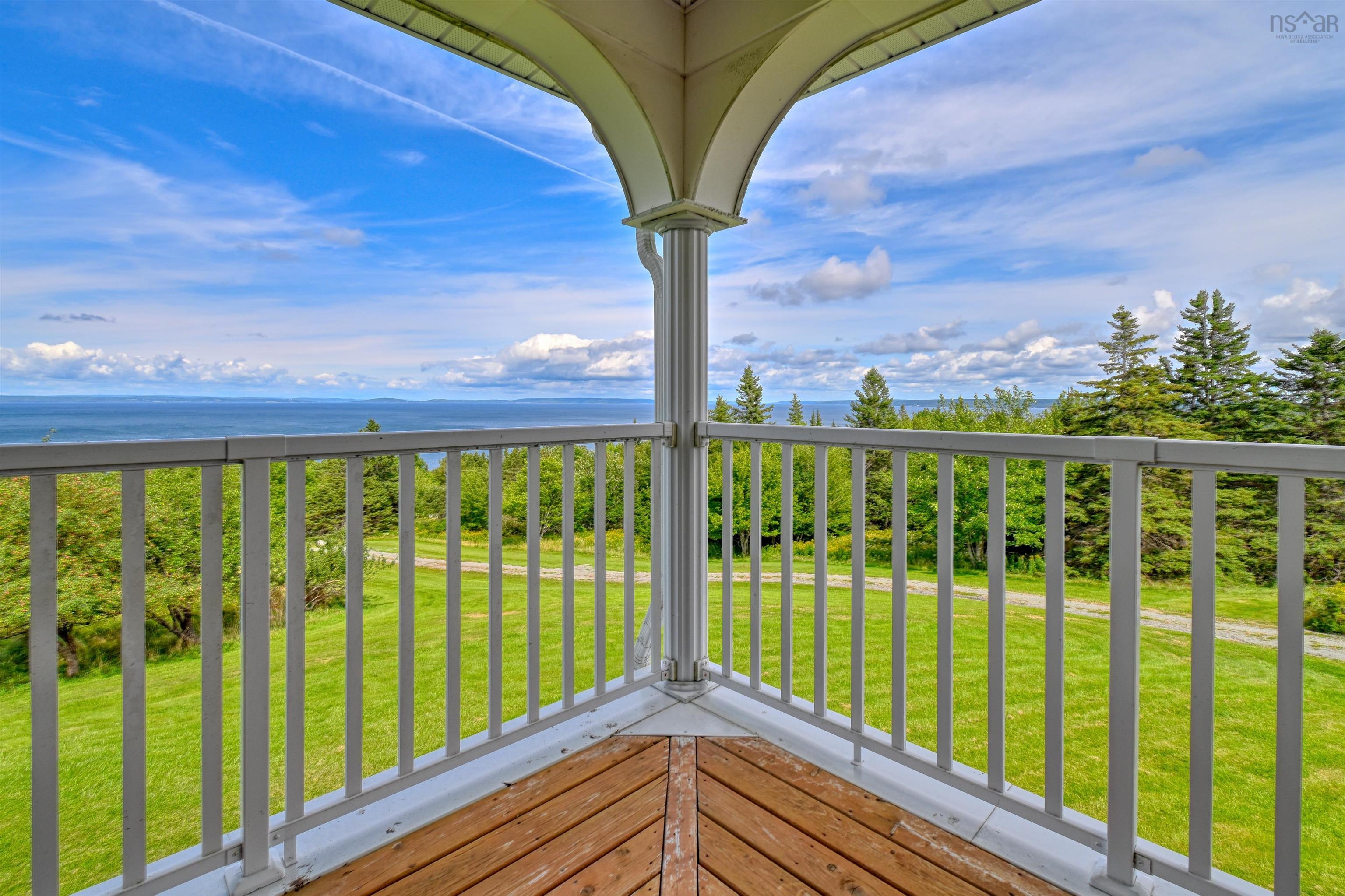 $975,000.00: 6260 West Bay Road, Roberta