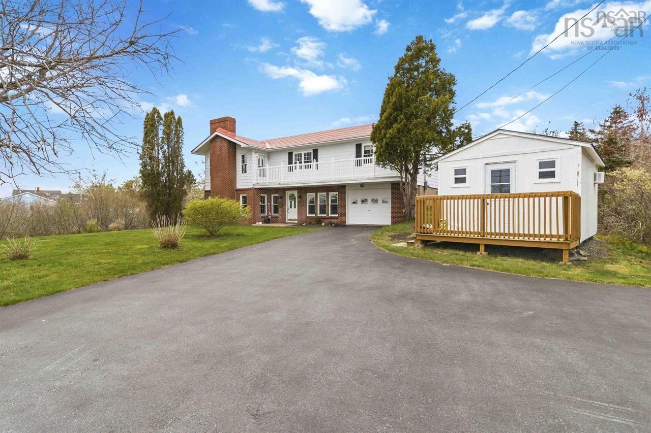 $549,900.00: 6642 Highway 3 Hunts Point NS Highway, Hunts Point