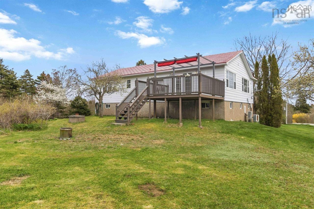 $549,900.00: 6642 Highway 3 Hunts Point NS Highway, Hunts Point