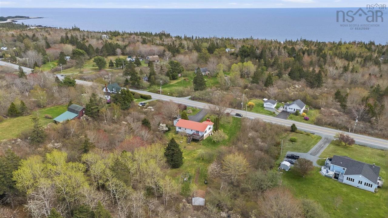 $549,900.00: 6642 Highway 3 Hunts Point NS Highway, Hunts Point