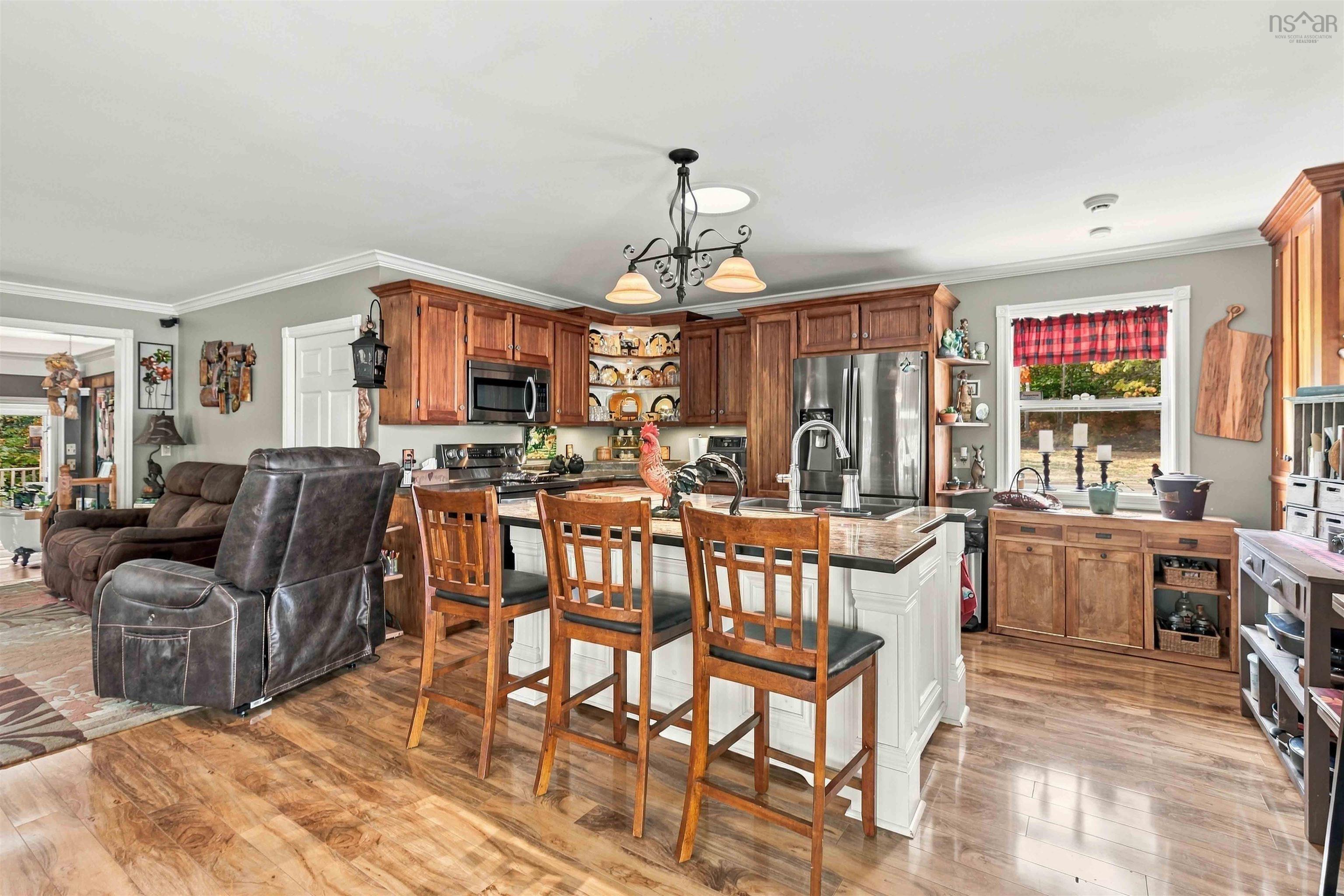 $499,900.00: 484 Gilberts Lane, Maplewood