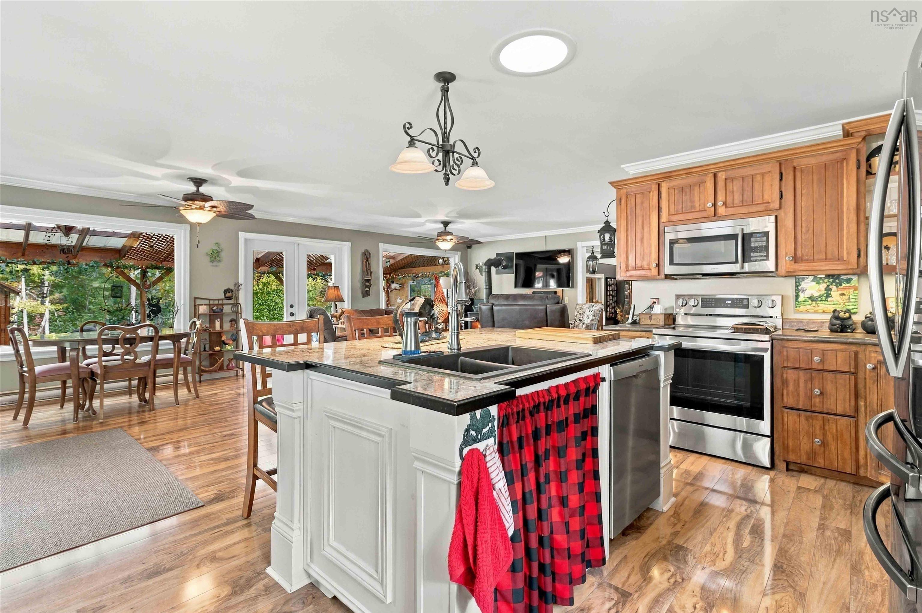 $499,900.00: 484 Gilberts Lane, Maplewood