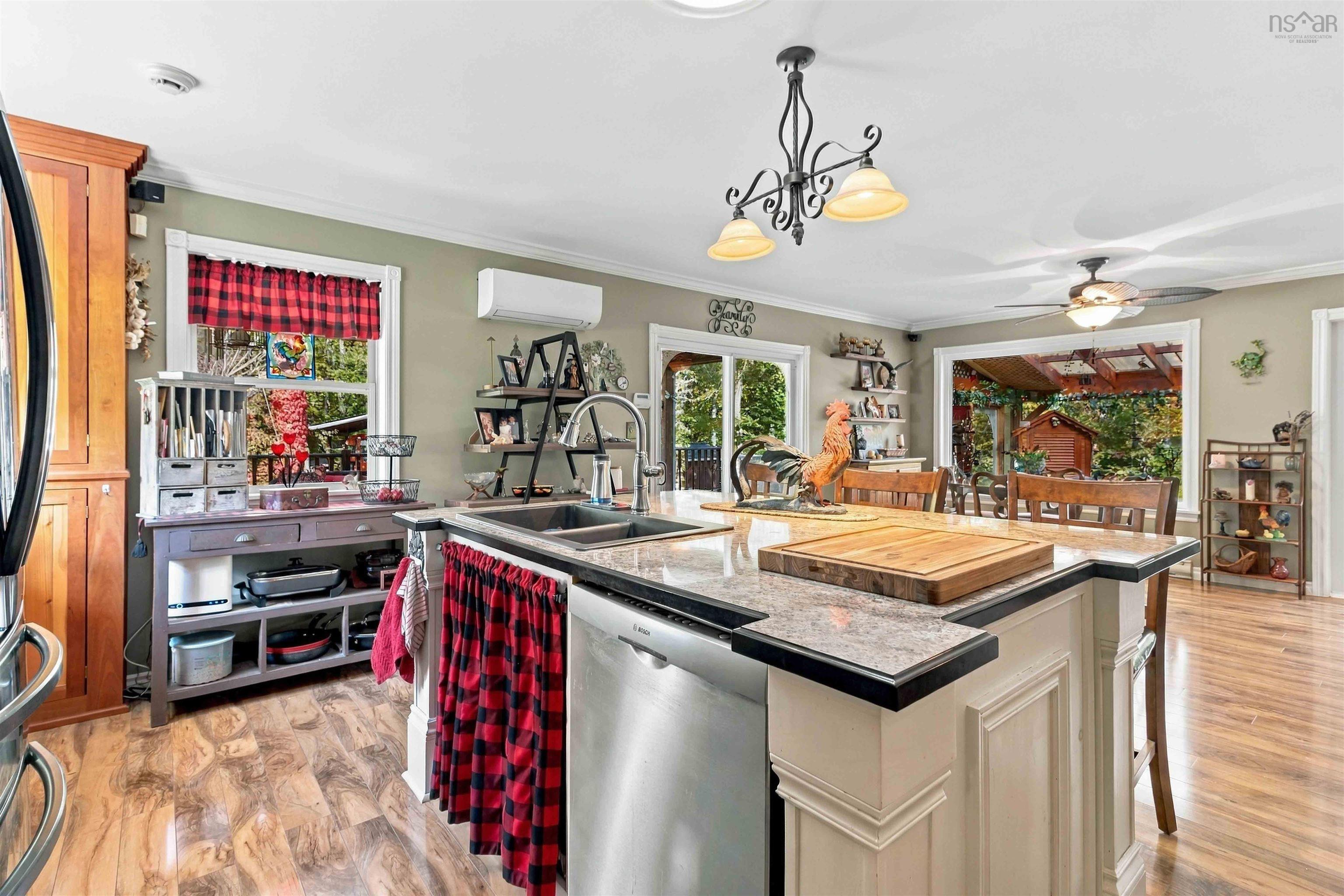 $499,900.00: 484 Gilberts Lane, Maplewood
