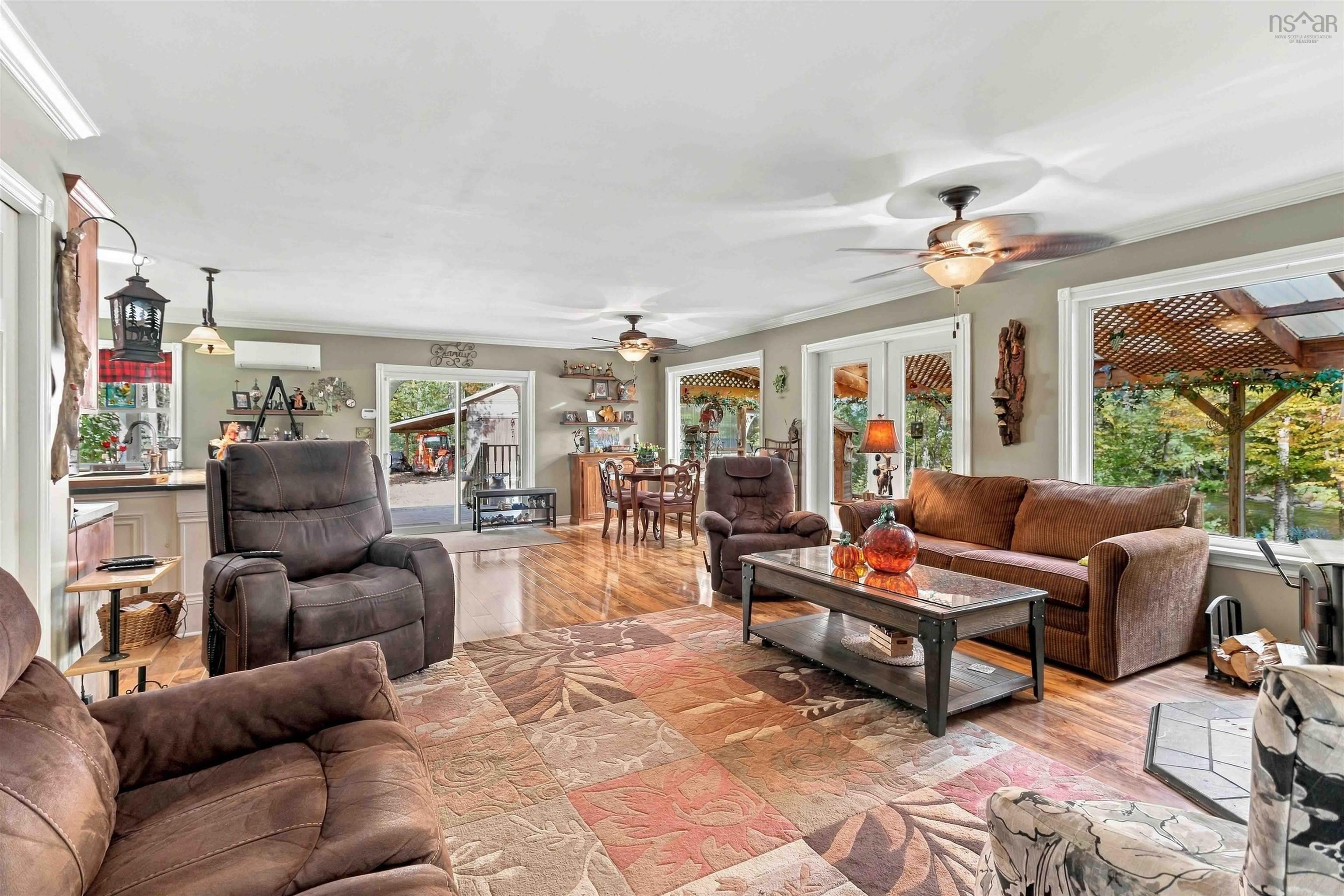 $499,900.00: 484 Gilberts Lane, Maplewood