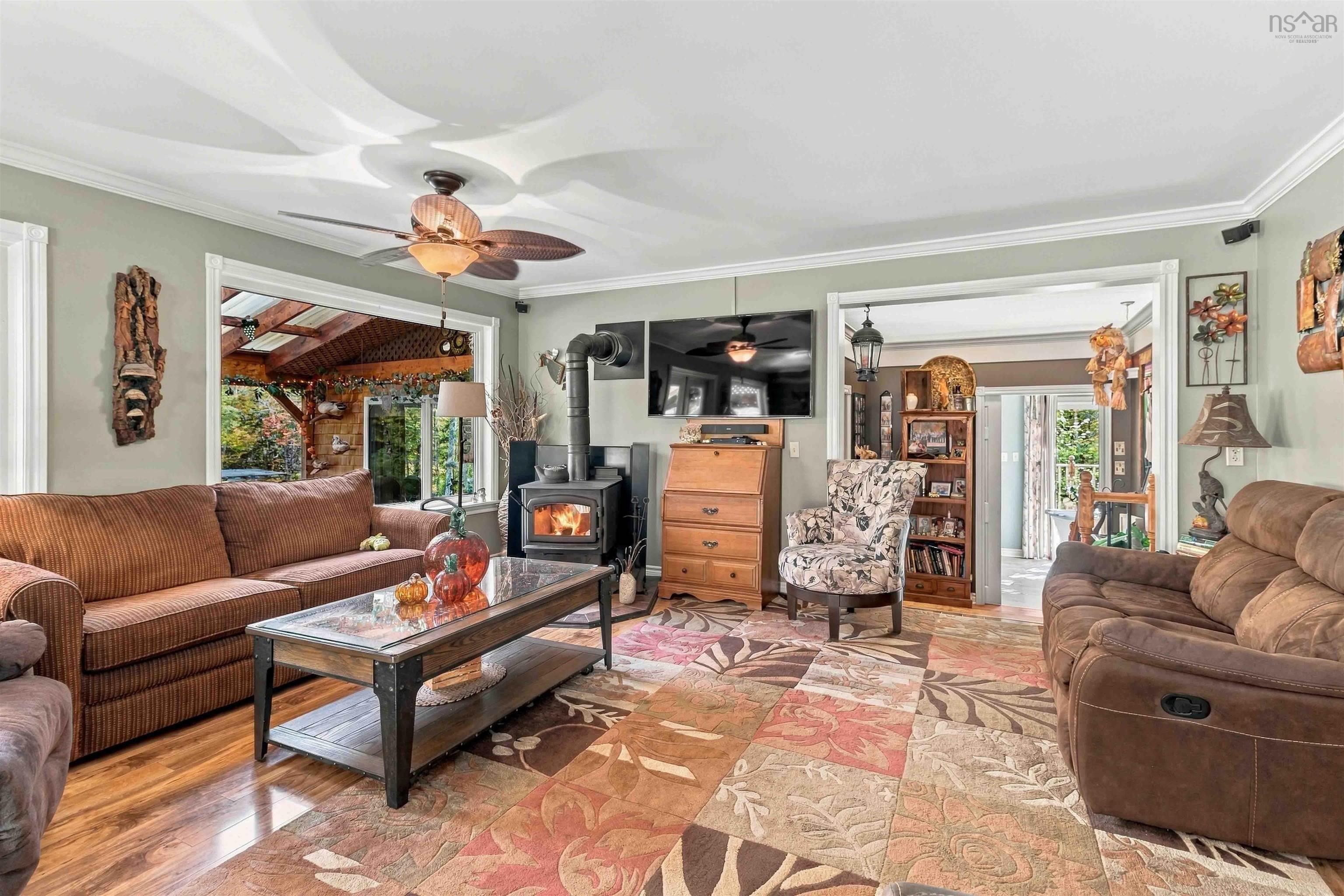 $499,900.00: 484 Gilberts Lane, Maplewood