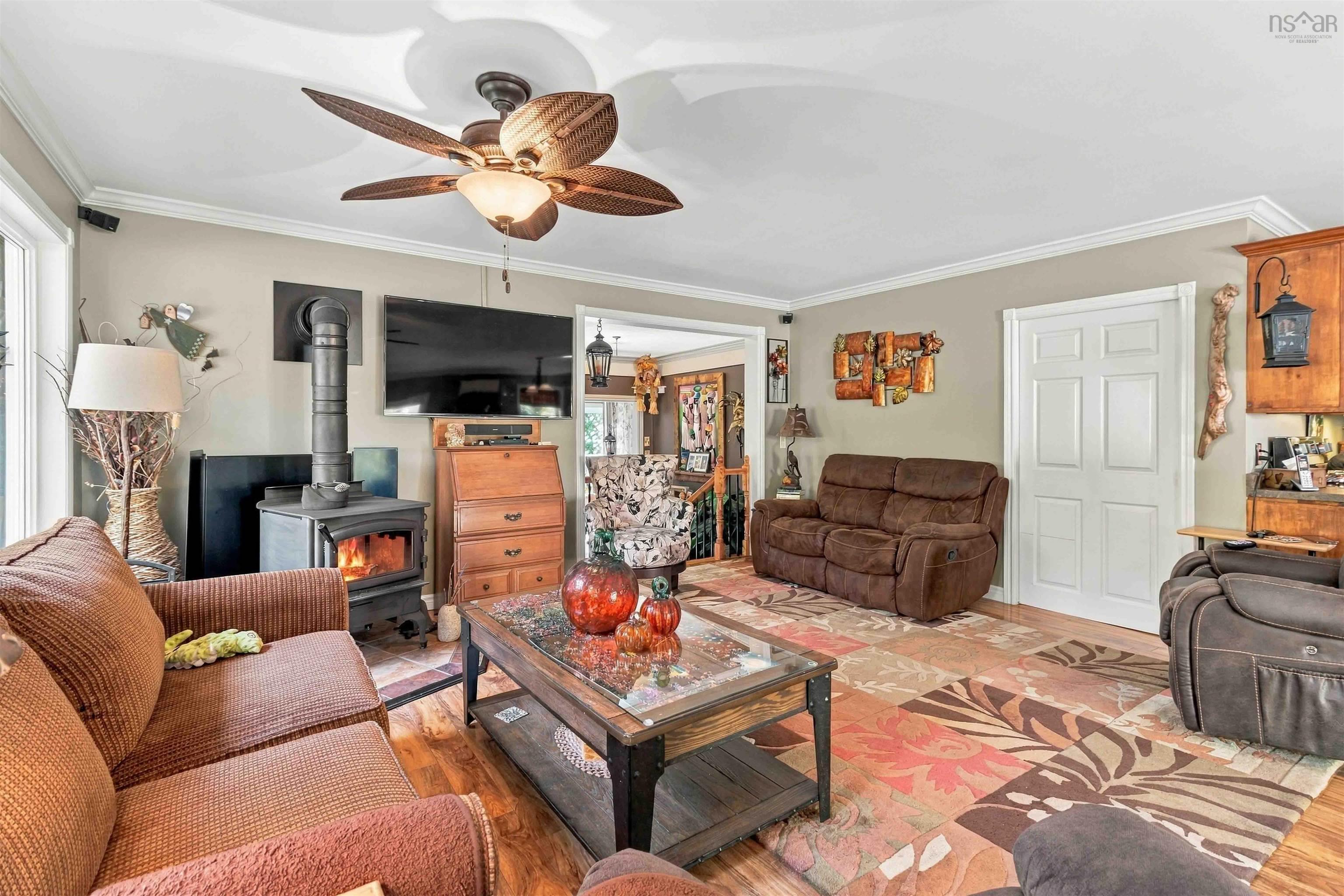 $499,900.00: 484 Gilberts Lane, Maplewood