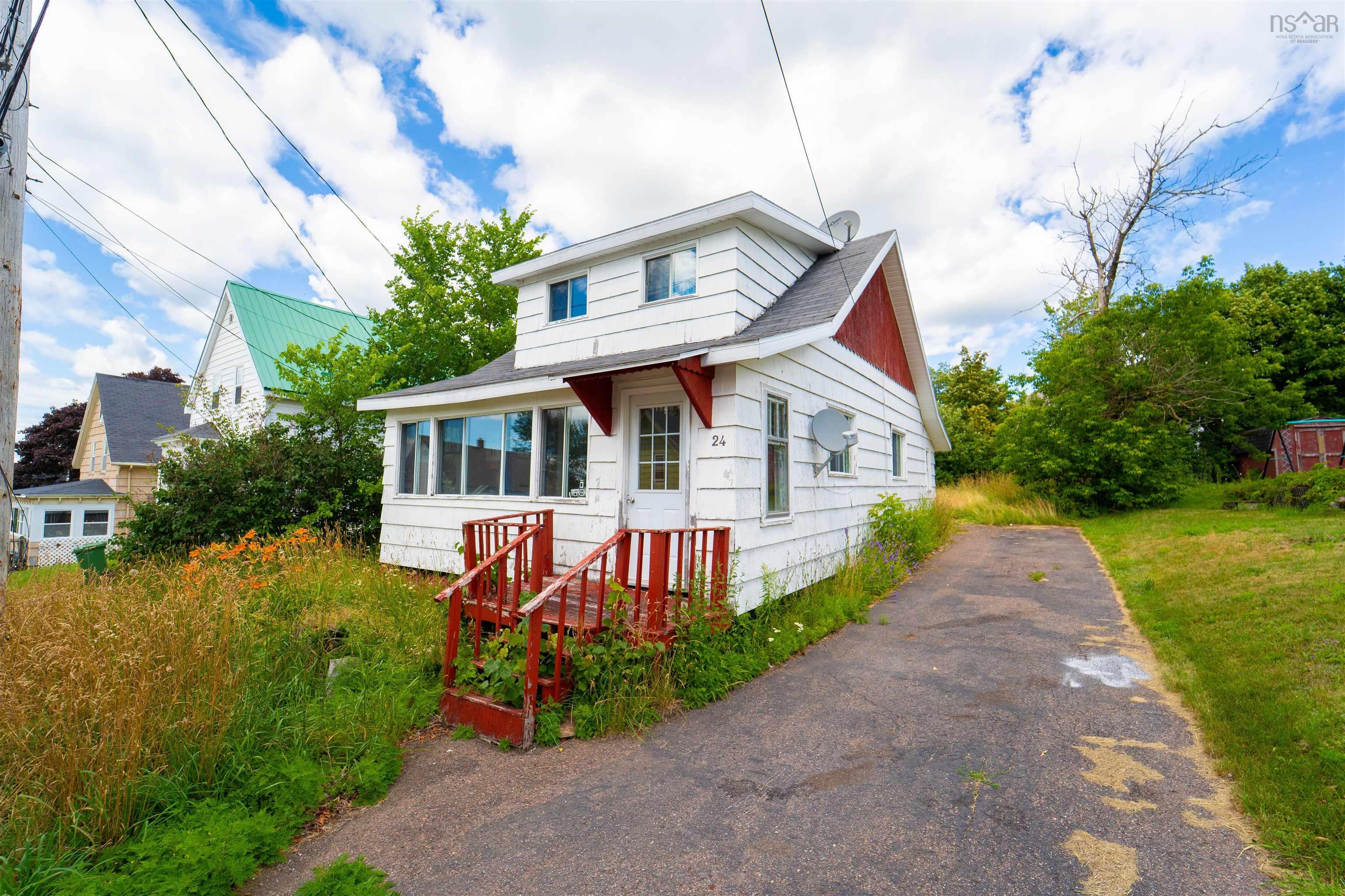 24 Pleasant Street, Springhill, NS (MLS 202625251)