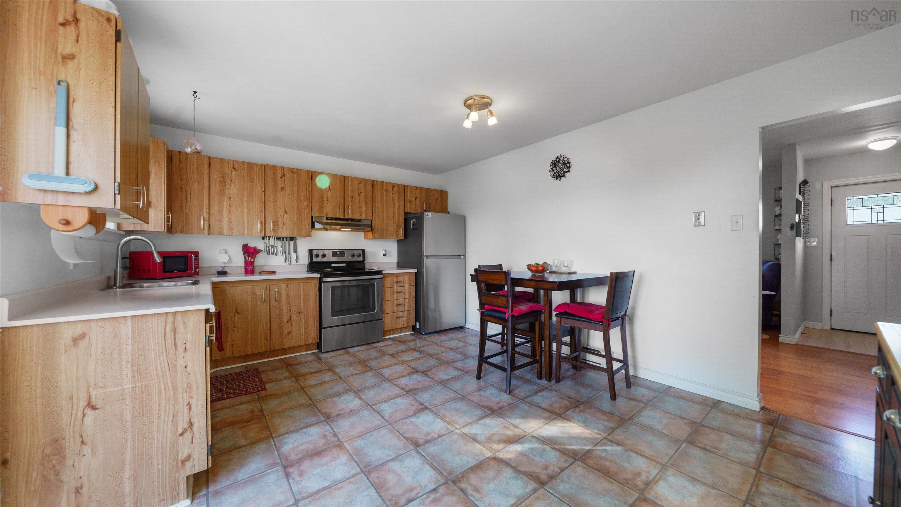 $429,900.00: 27 Tamerlane Court, Forest Hills