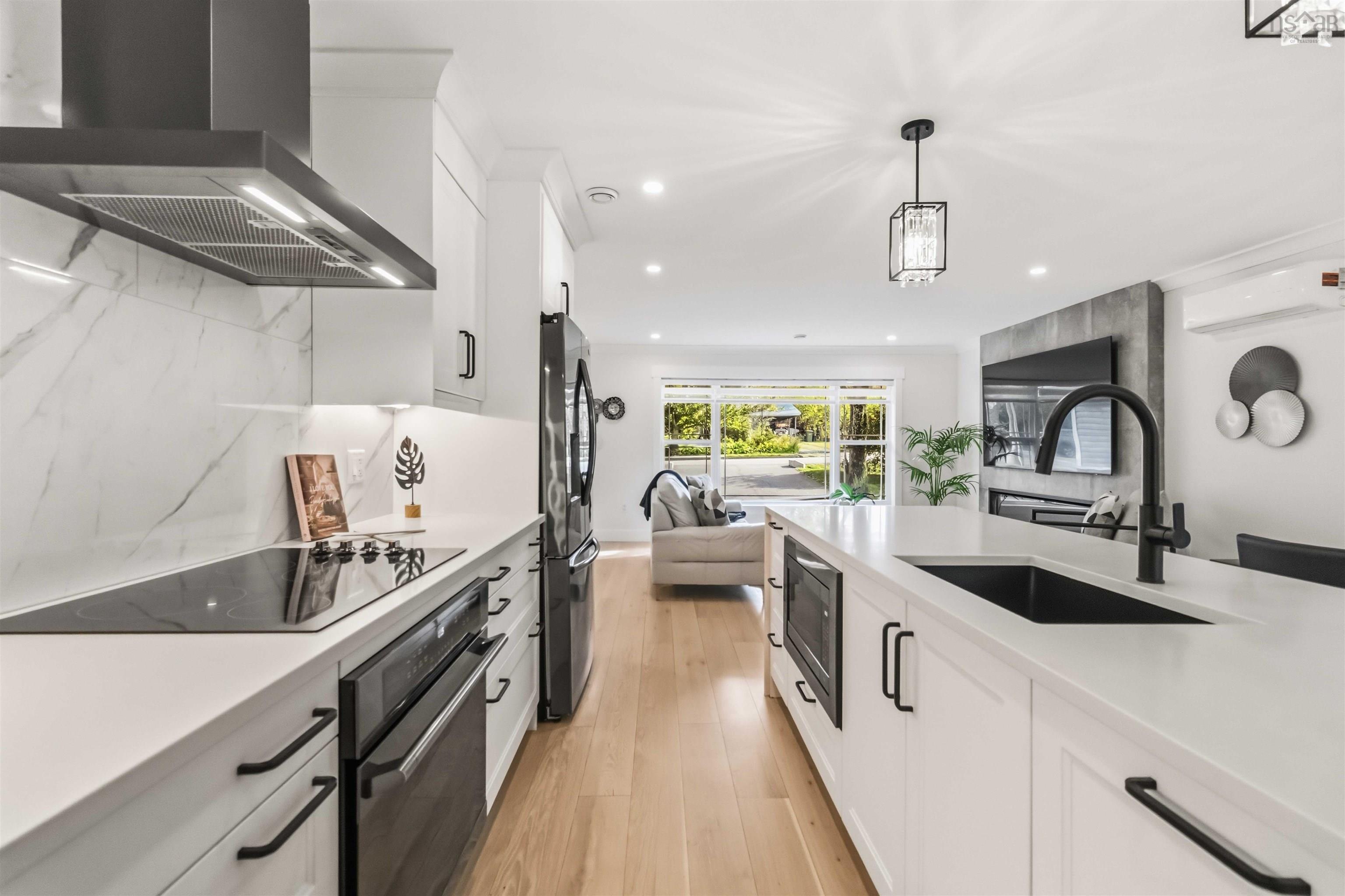 $769,900.00: 144 Montague Rd, Lake Loon