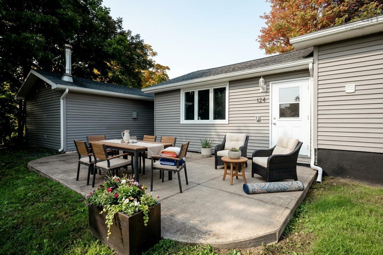 $475,000.00: 10068 Highway 221, Habitant