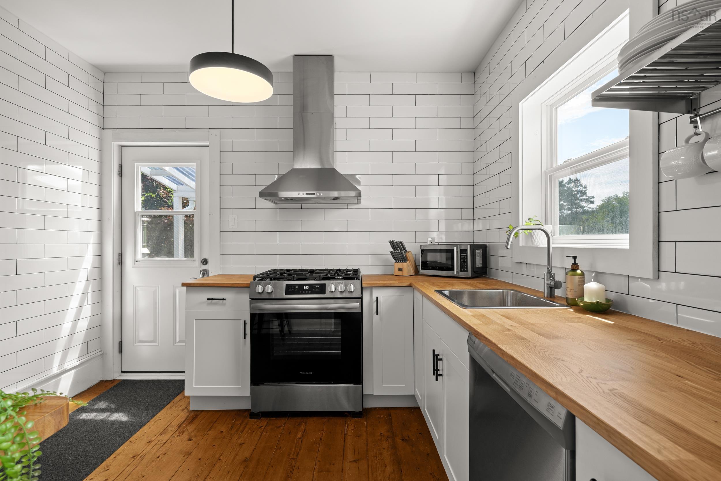 $1,150,000.00: 538 Main Street, Mahone Bay
