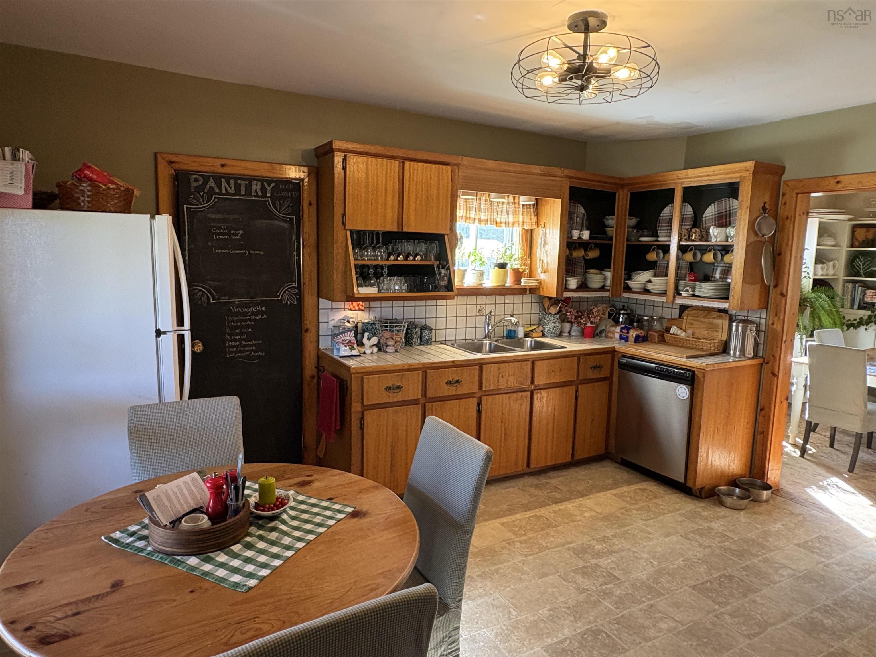 $749,000.00: 240 Bona Road, Cap La Ronde