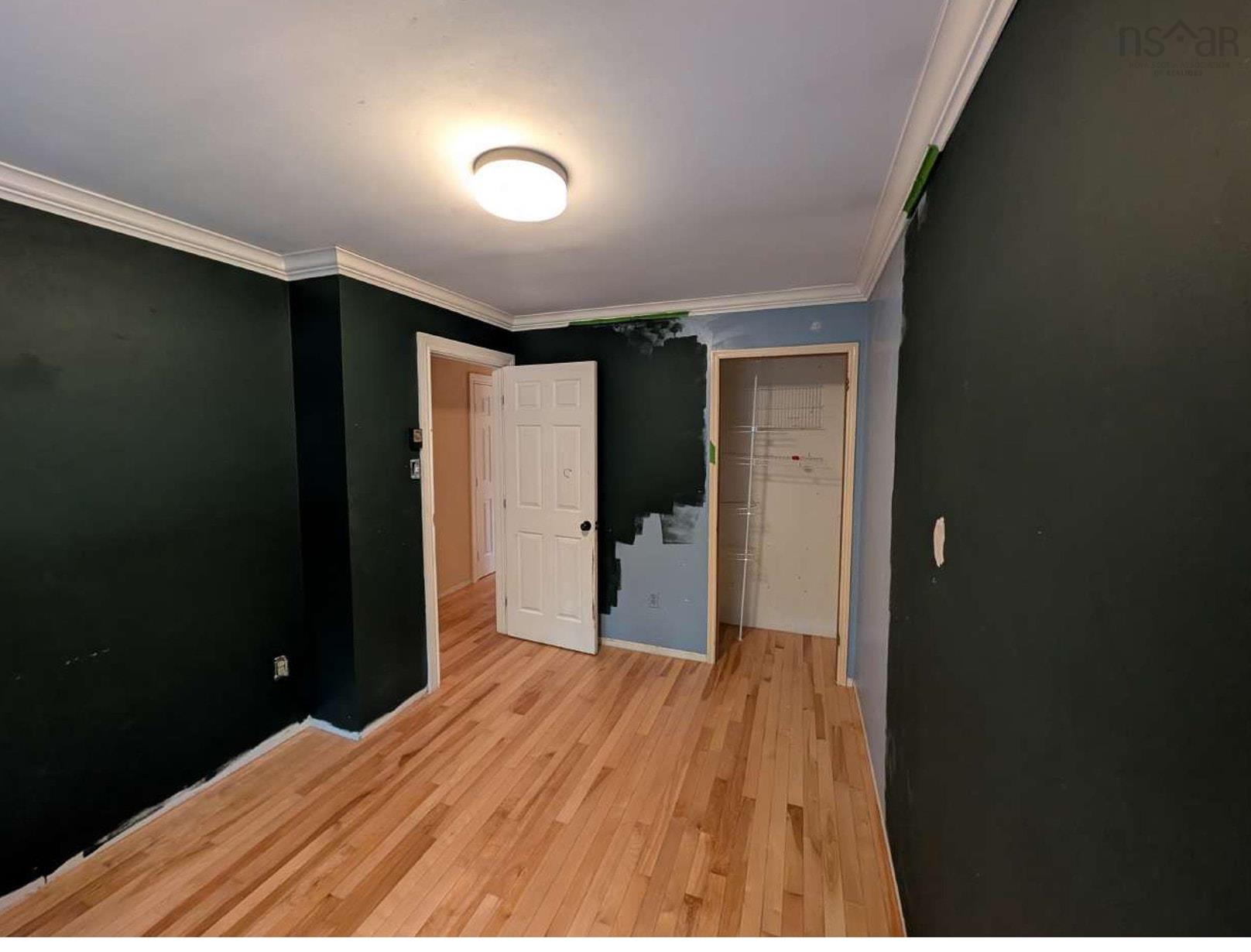 19 Foster Avenue, Fall River, NS (MLS® 202625937) — Room featuring wood-finish flooring, crown molding, and a dome-style flush-mount ceiling light