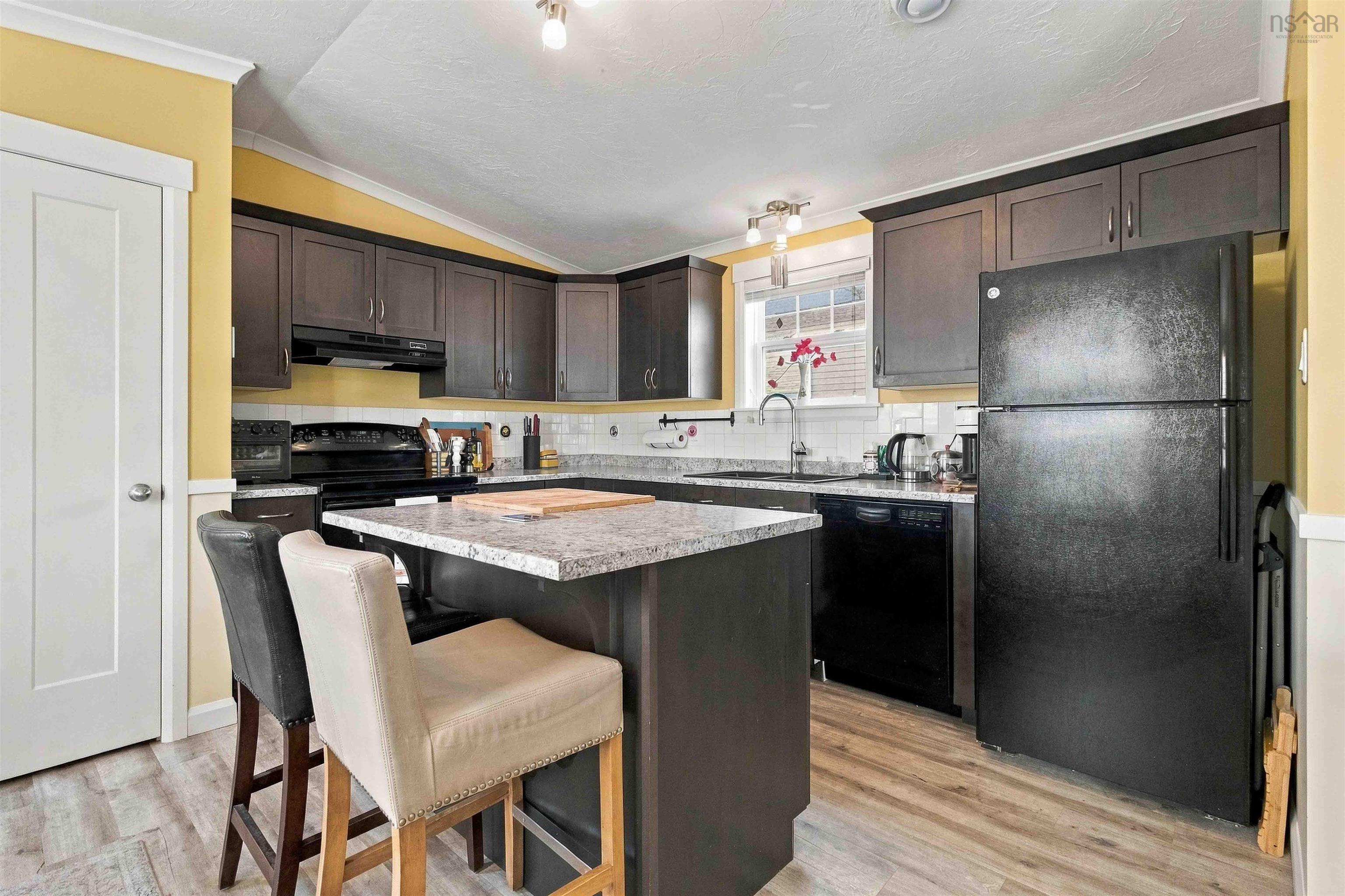 $299,900.00: 17 Periwinkle Run, Simms Settlement