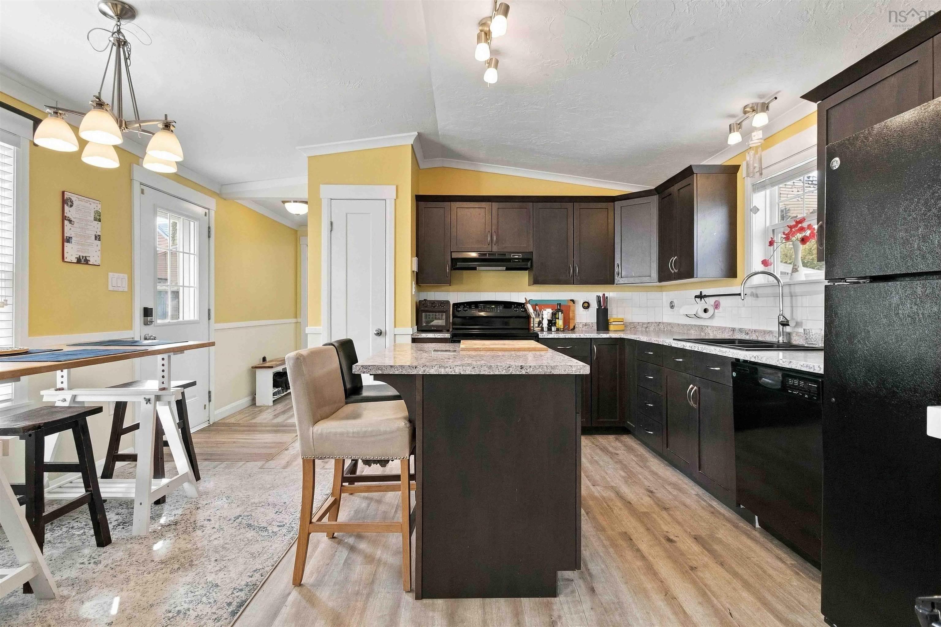 $299,900.00: 17 Periwinkle Run, Simms Settlement