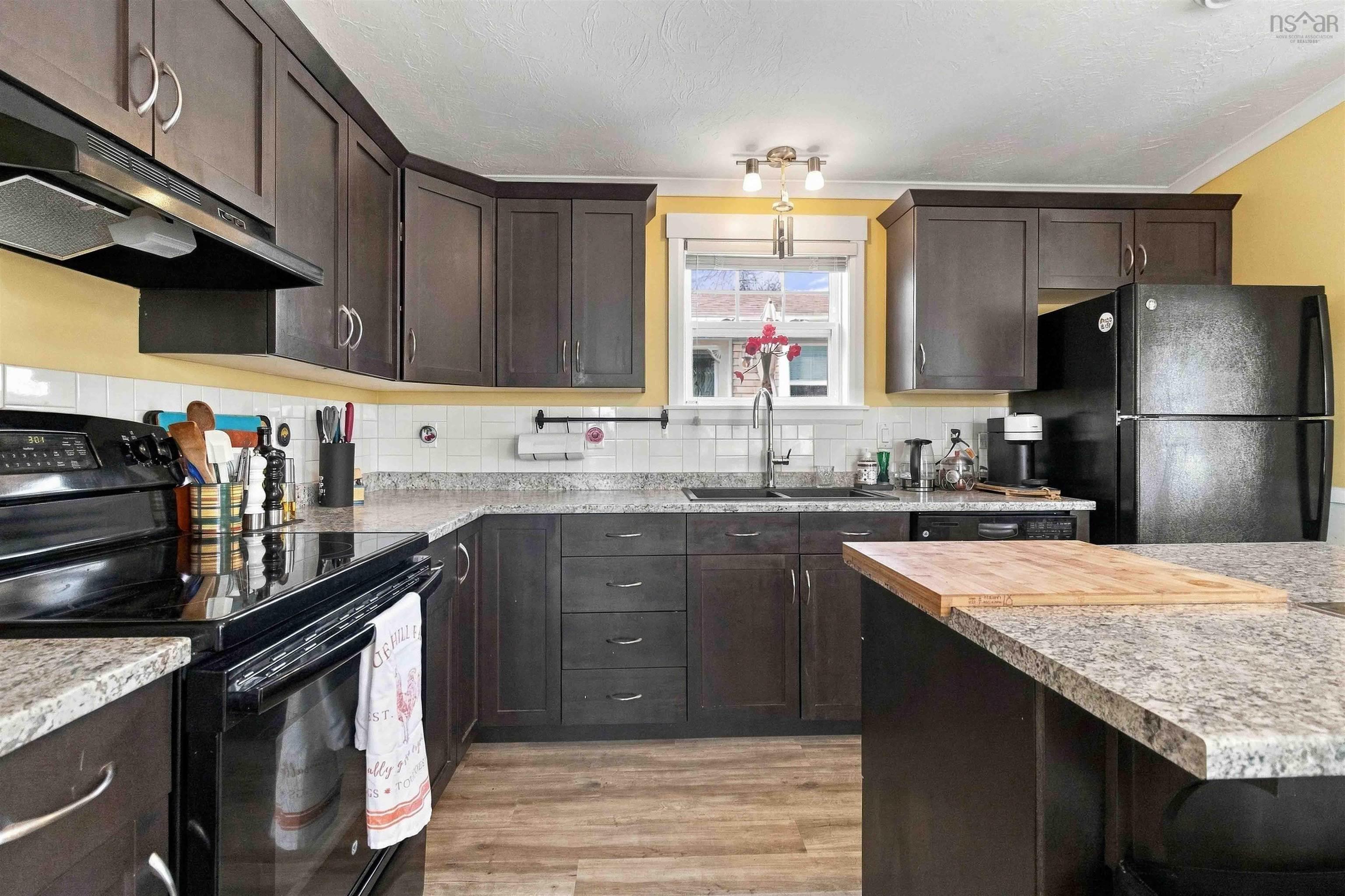 $299,900.00: 17 Periwinkle Run, Simms Settlement