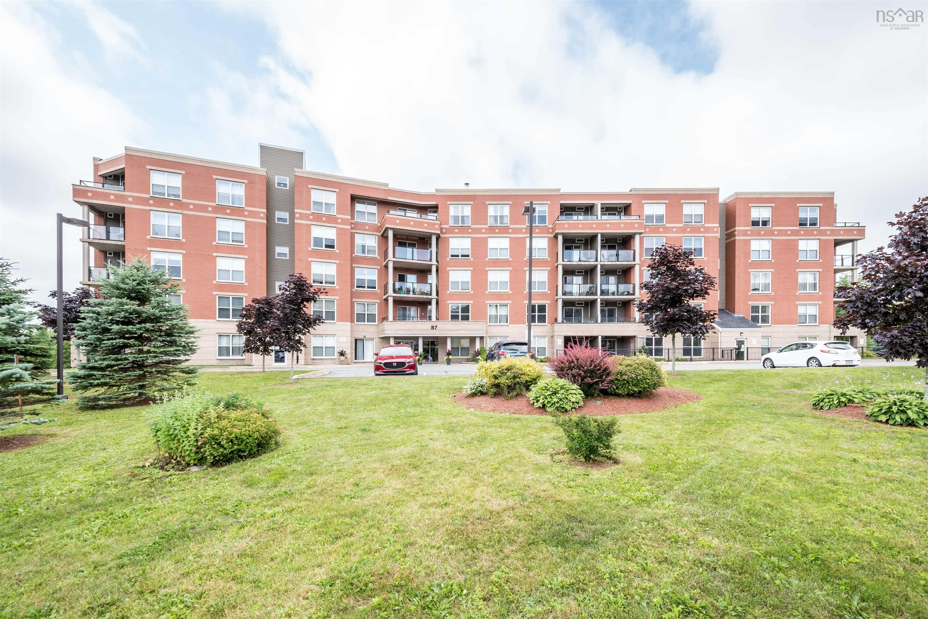 $419,900.00: 301 87 Pebblecreek Crescent, Dartmouth