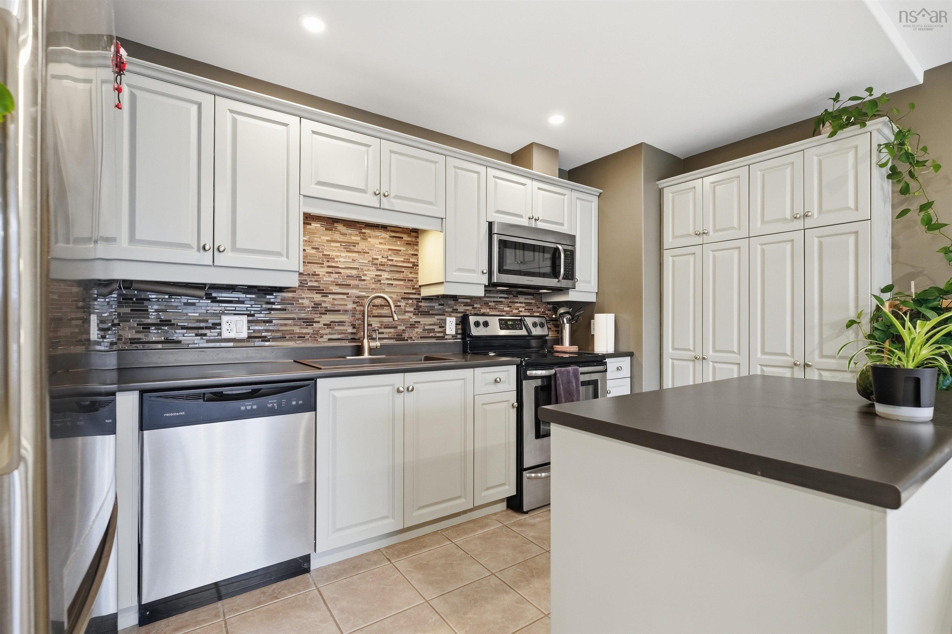 $419,900.00: 301 87 Pebblecreek Crescent, Dartmouth