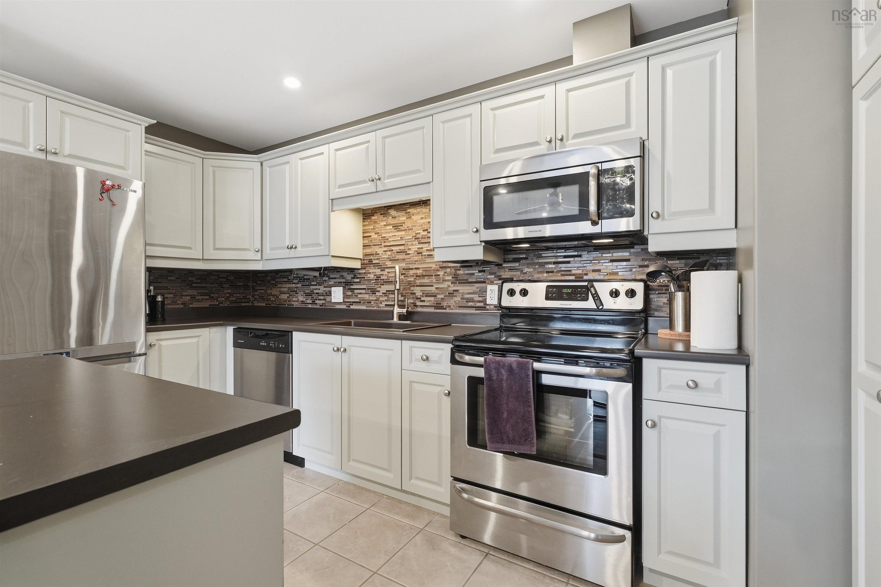 $419,900.00: 301 87 Pebblecreek Crescent, Dartmouth