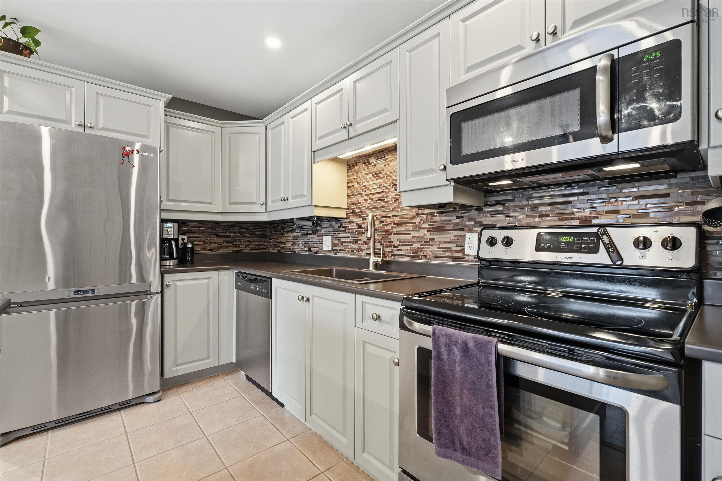 $419,900.00: 301 87 Pebblecreek Crescent, Dartmouth