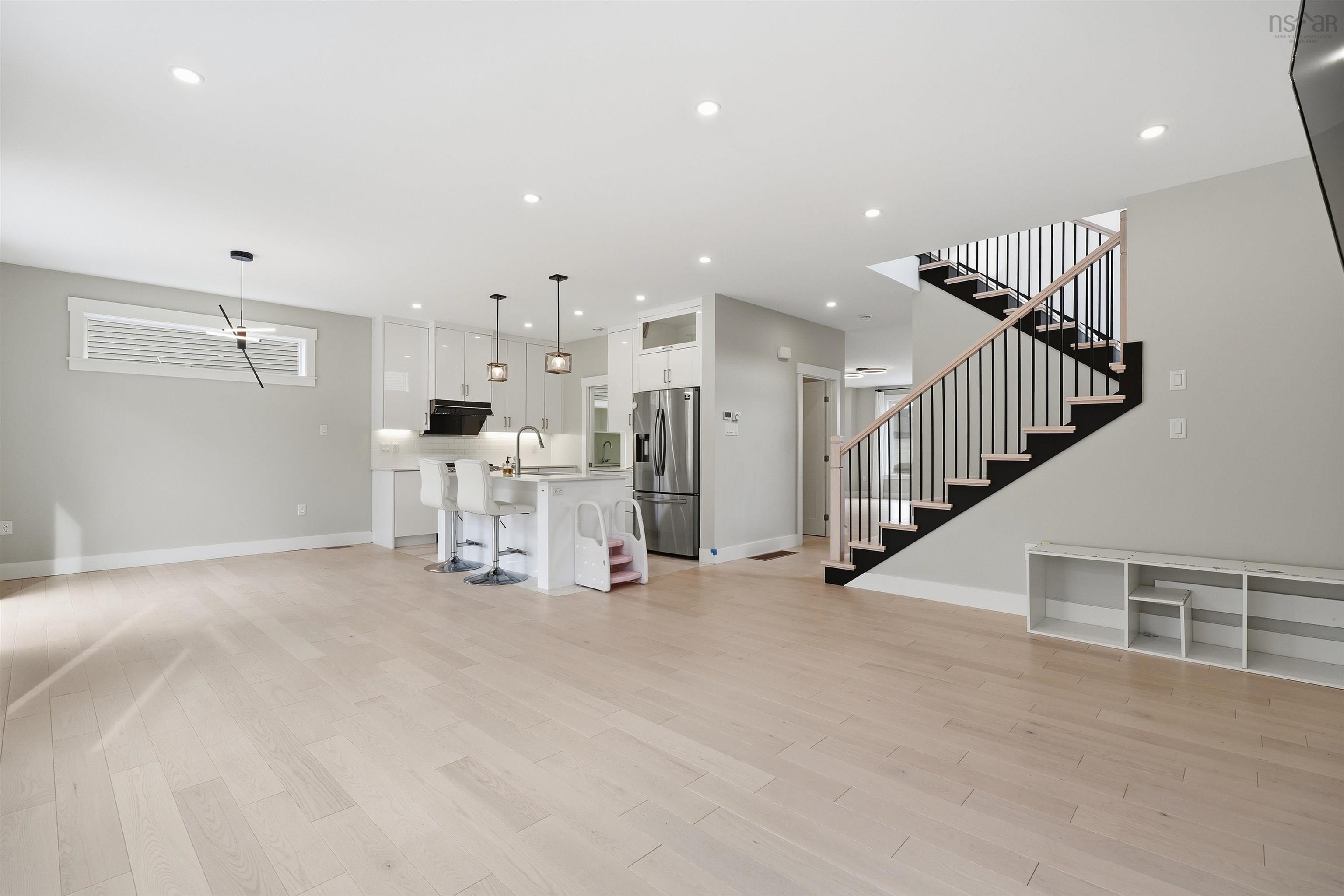 $1,120,000.00: 31 Samaa Court, Bedford