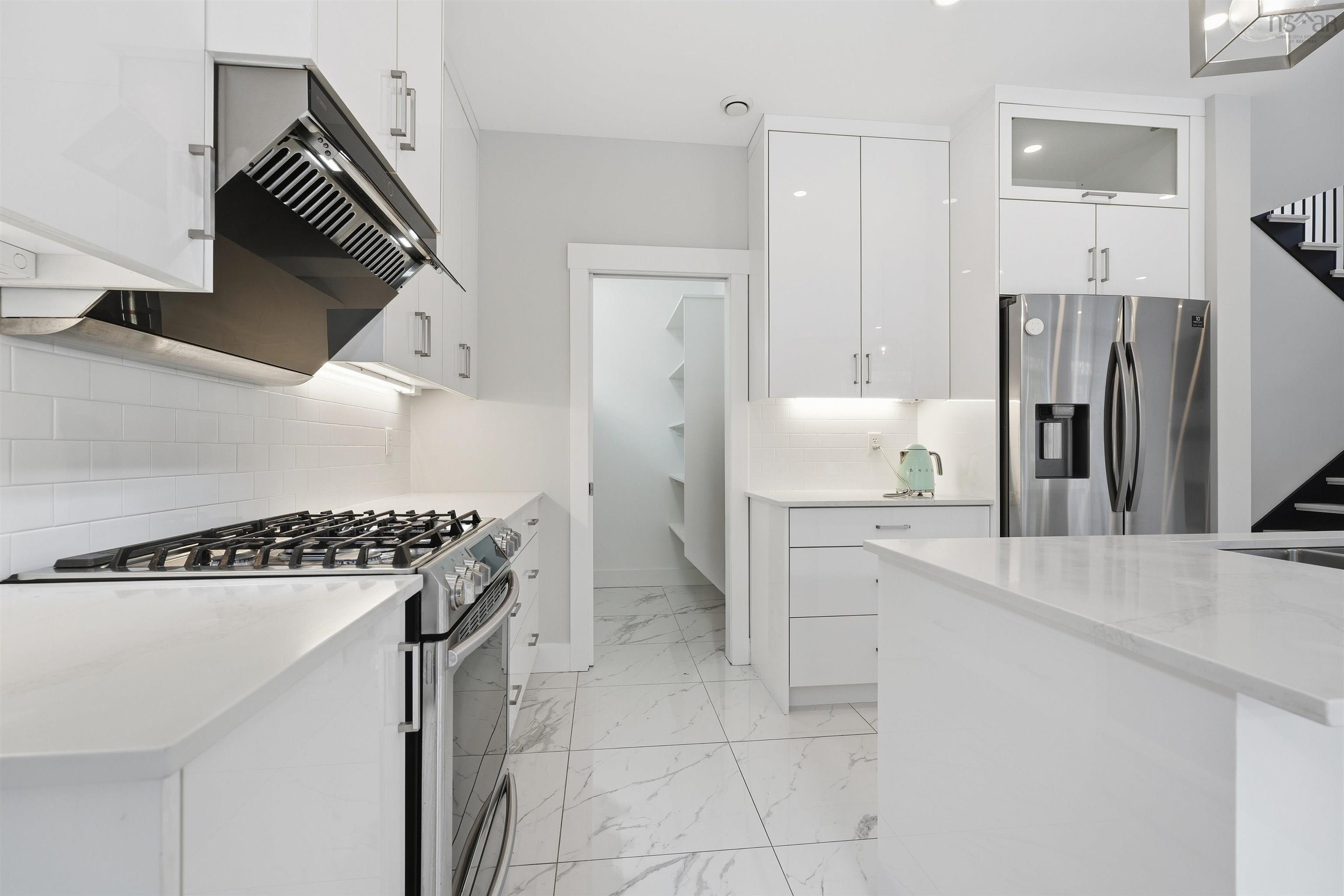 $1,120,000.00: 31 Samaa Court, Bedford