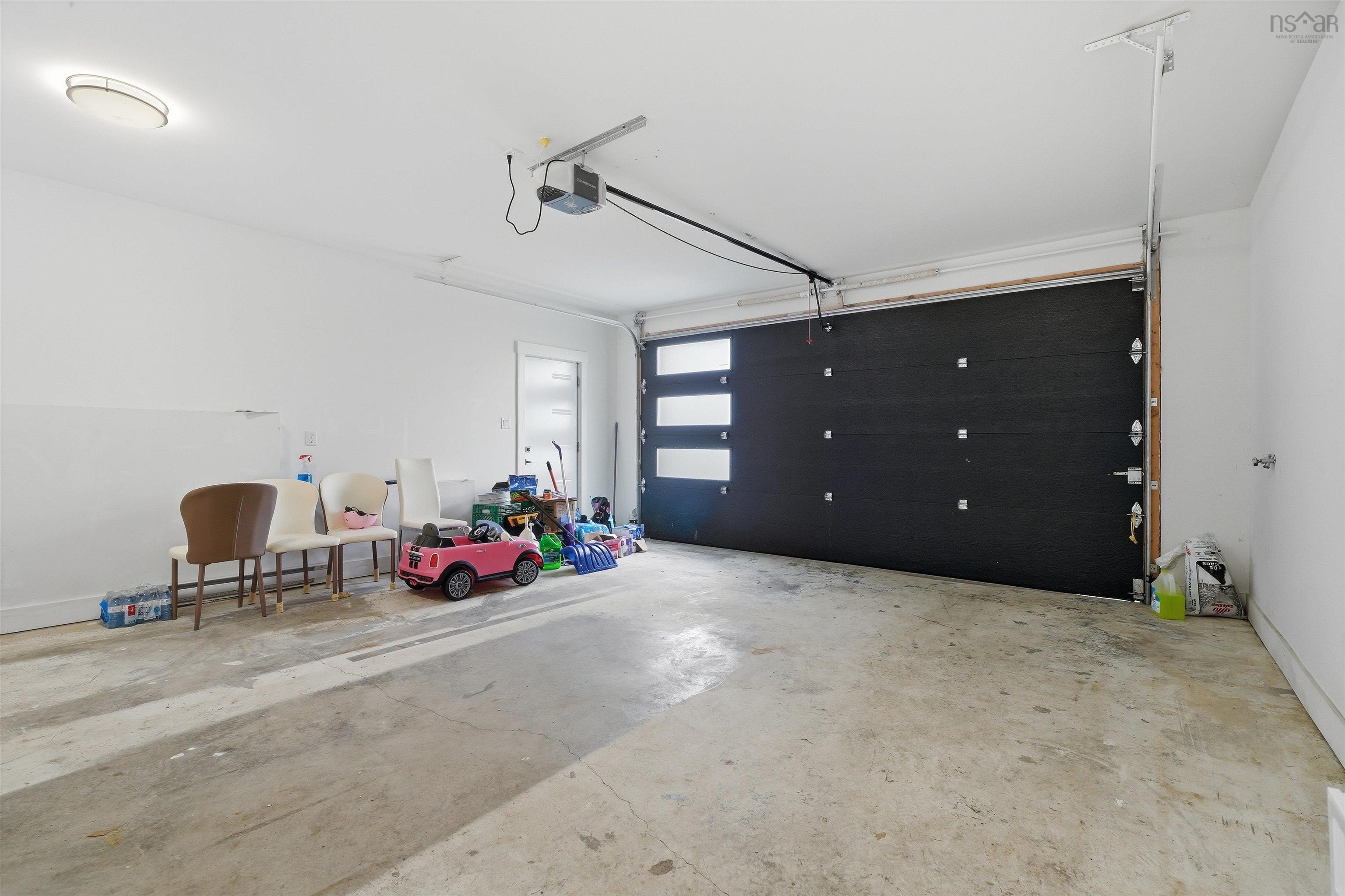 $1,120,000.00: 31 Samaa Court, Bedford
