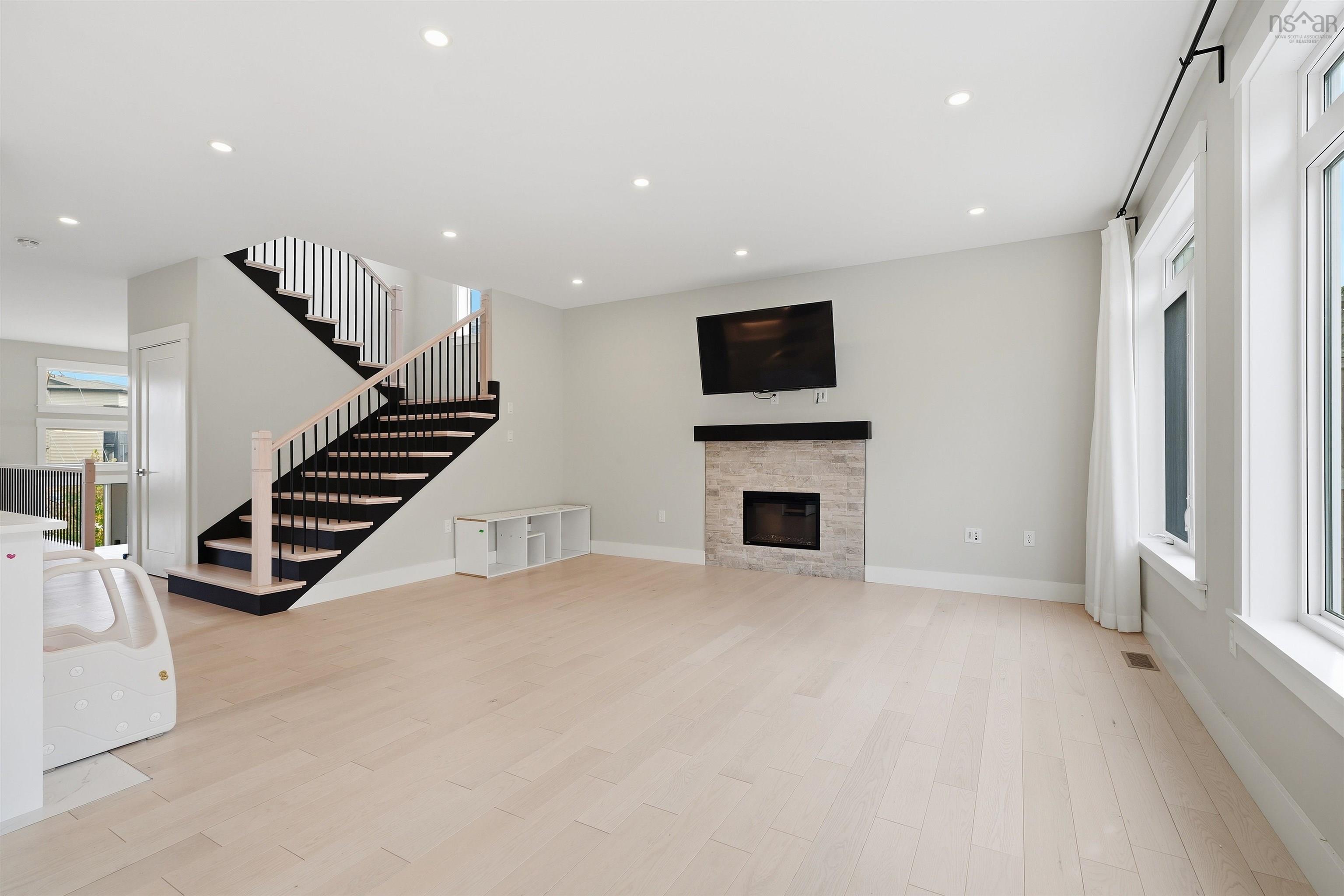 $1,120,000.00: 31 Samaa Court, Bedford