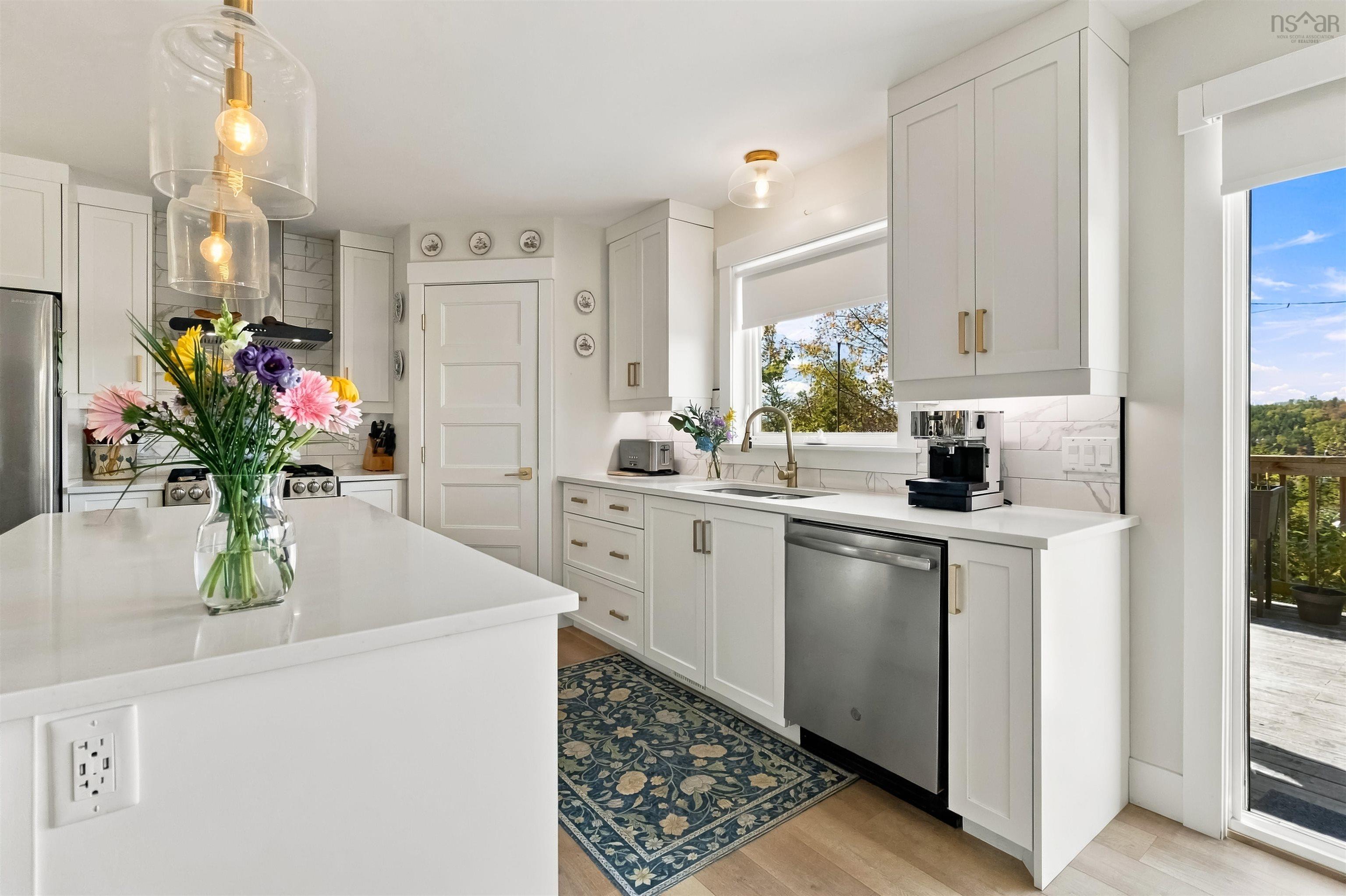 $1,100,000.00: 134 Hargrove Lane Lane, Whites Lake