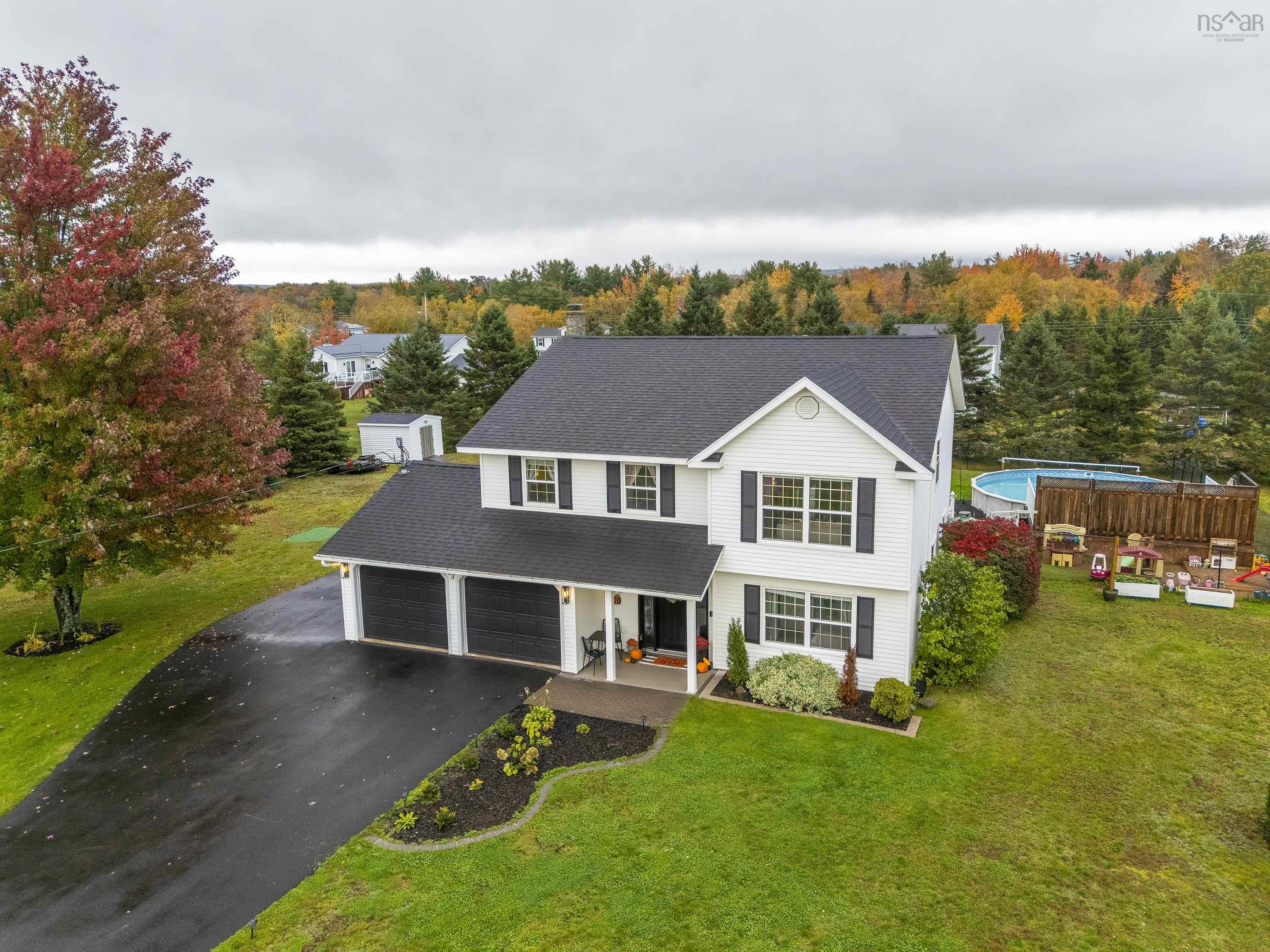 $599,900.00: 55 Dahlgren Crescent, North Kingston
