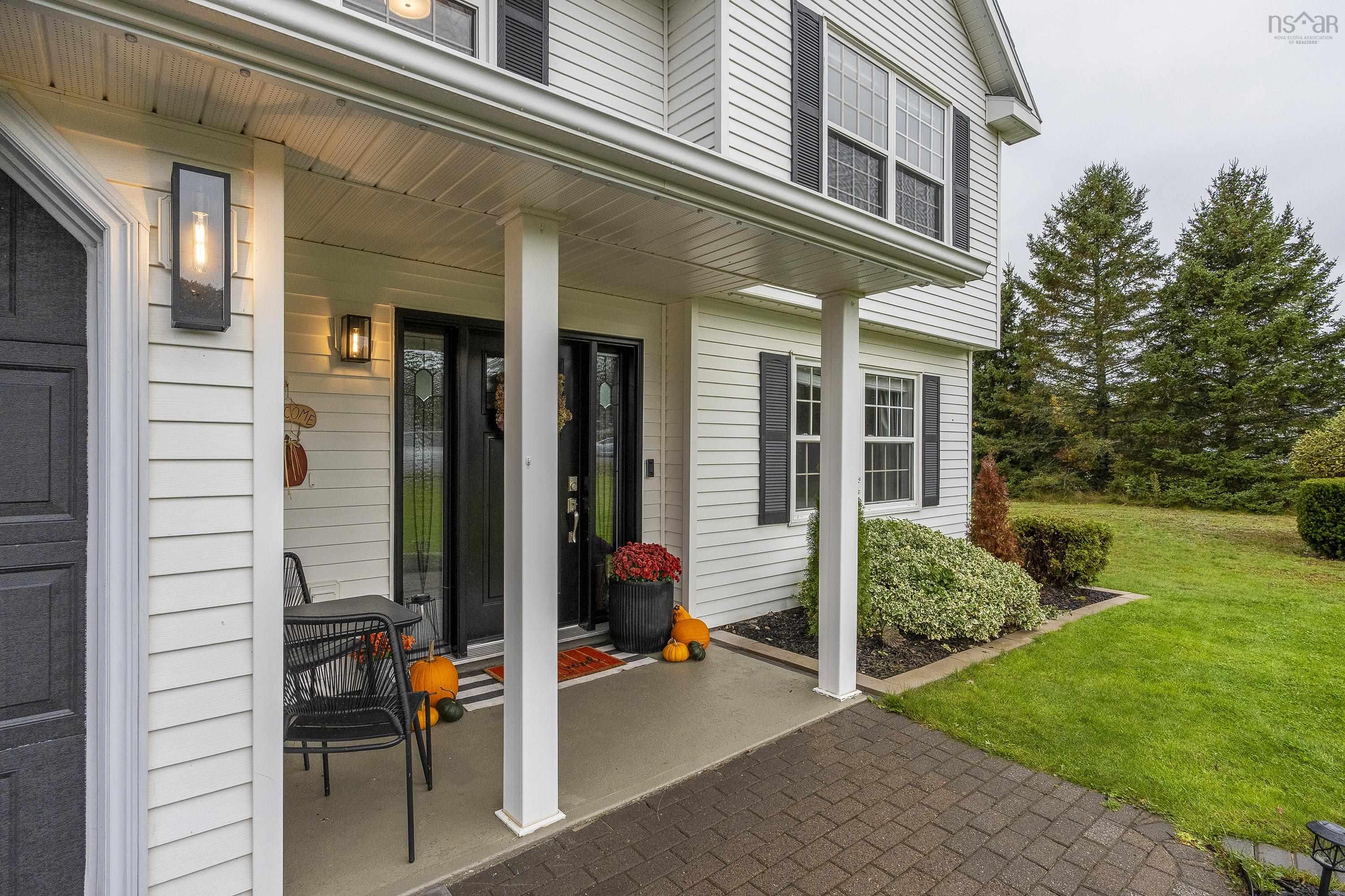 $599,900.00: 55 Dahlgren Crescent, North Kingston