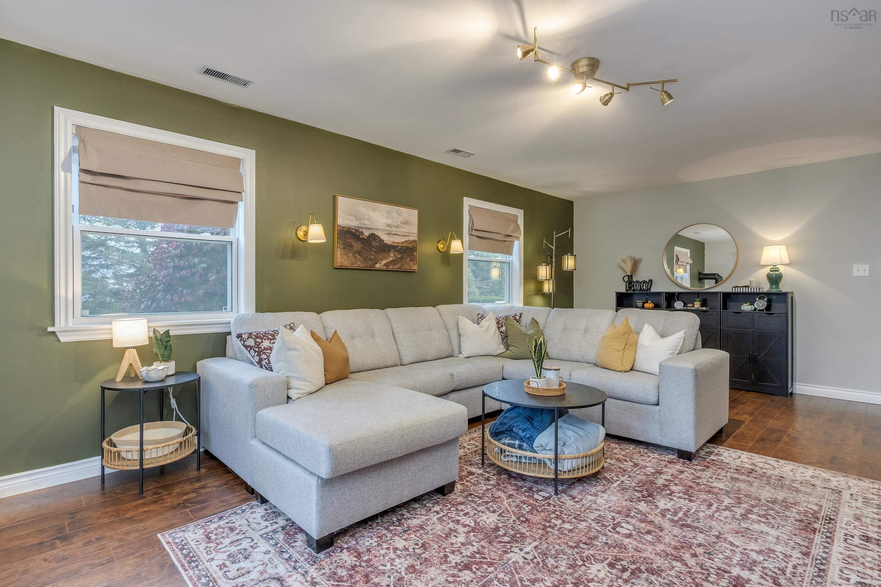 $599,900.00: 55 Dahlgren Crescent, North Kingston