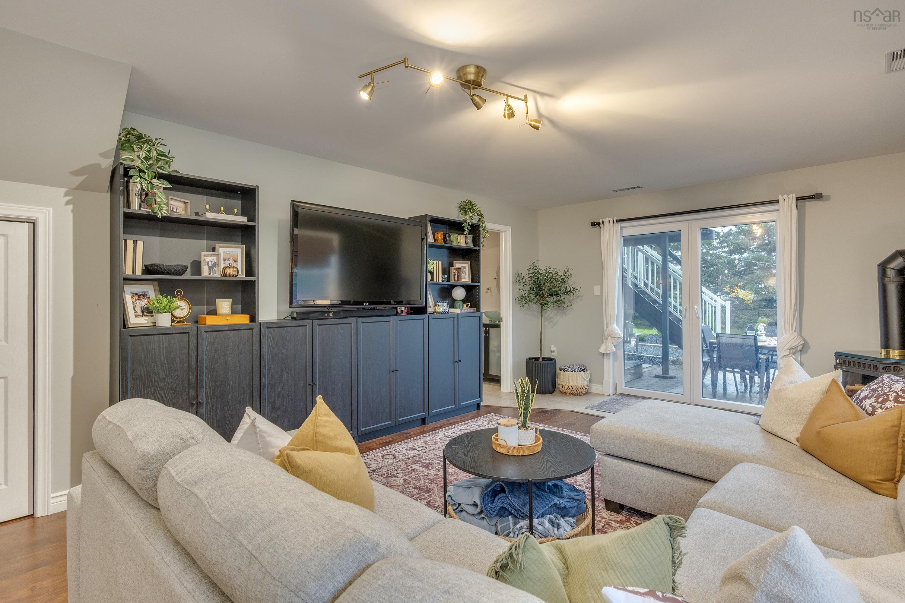 $599,900.00: 55 Dahlgren Crescent, North Kingston