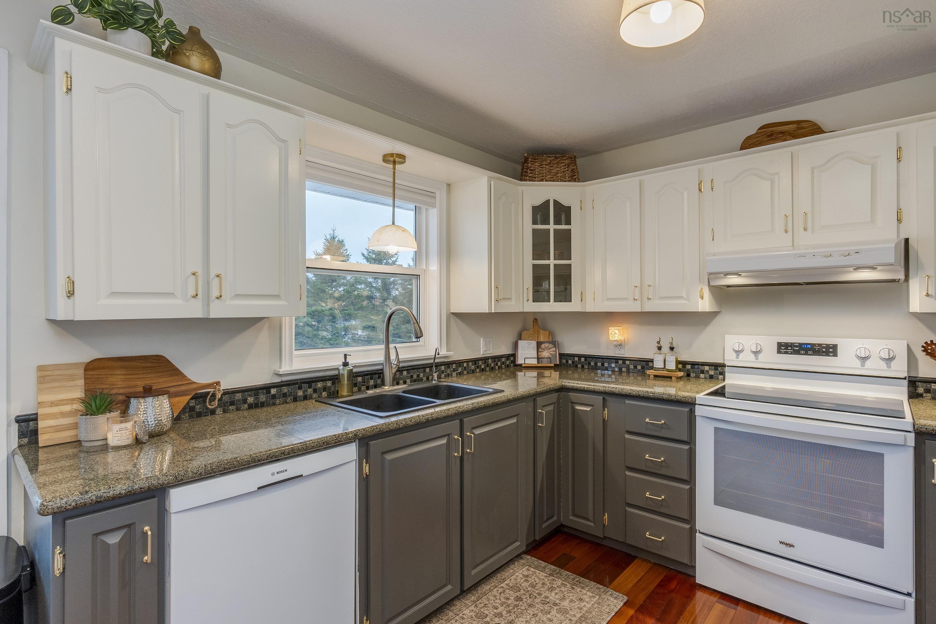 $599,900.00: 55 Dahlgren Crescent, North Kingston