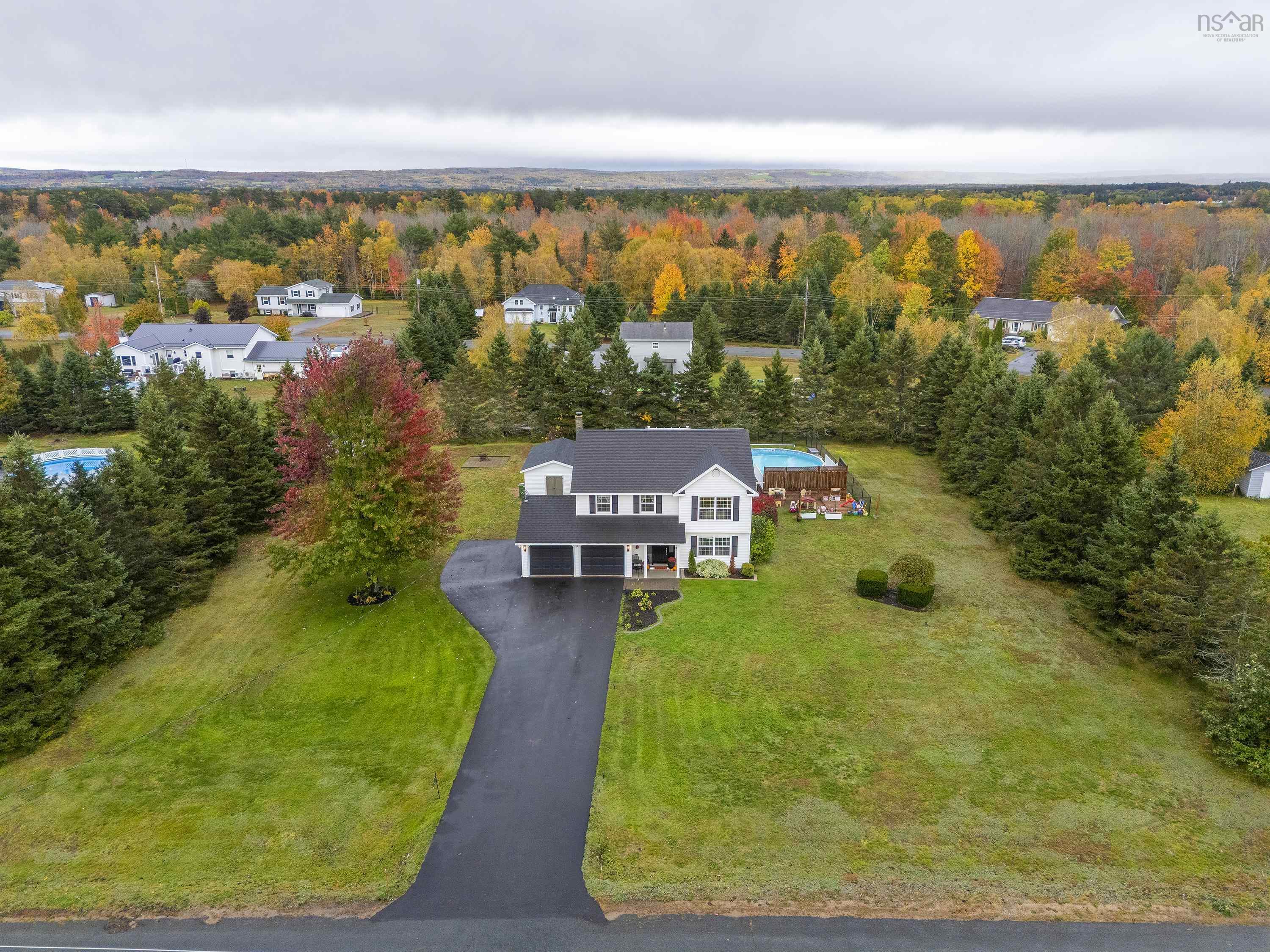 $599,900.00: 55 Dahlgren Crescent, North Kingston