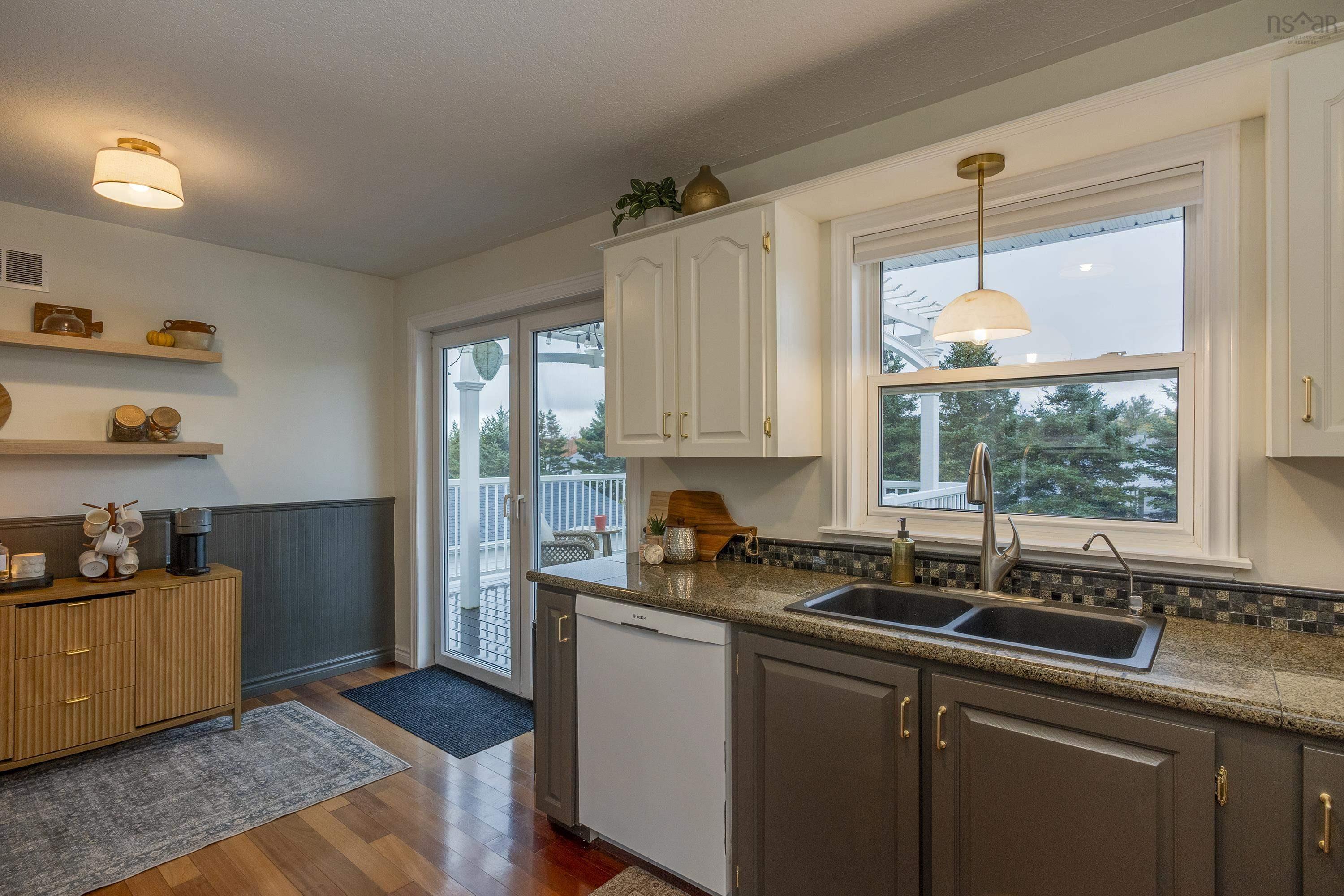 $599,900.00: 55 Dahlgren Crescent, North Kingston
