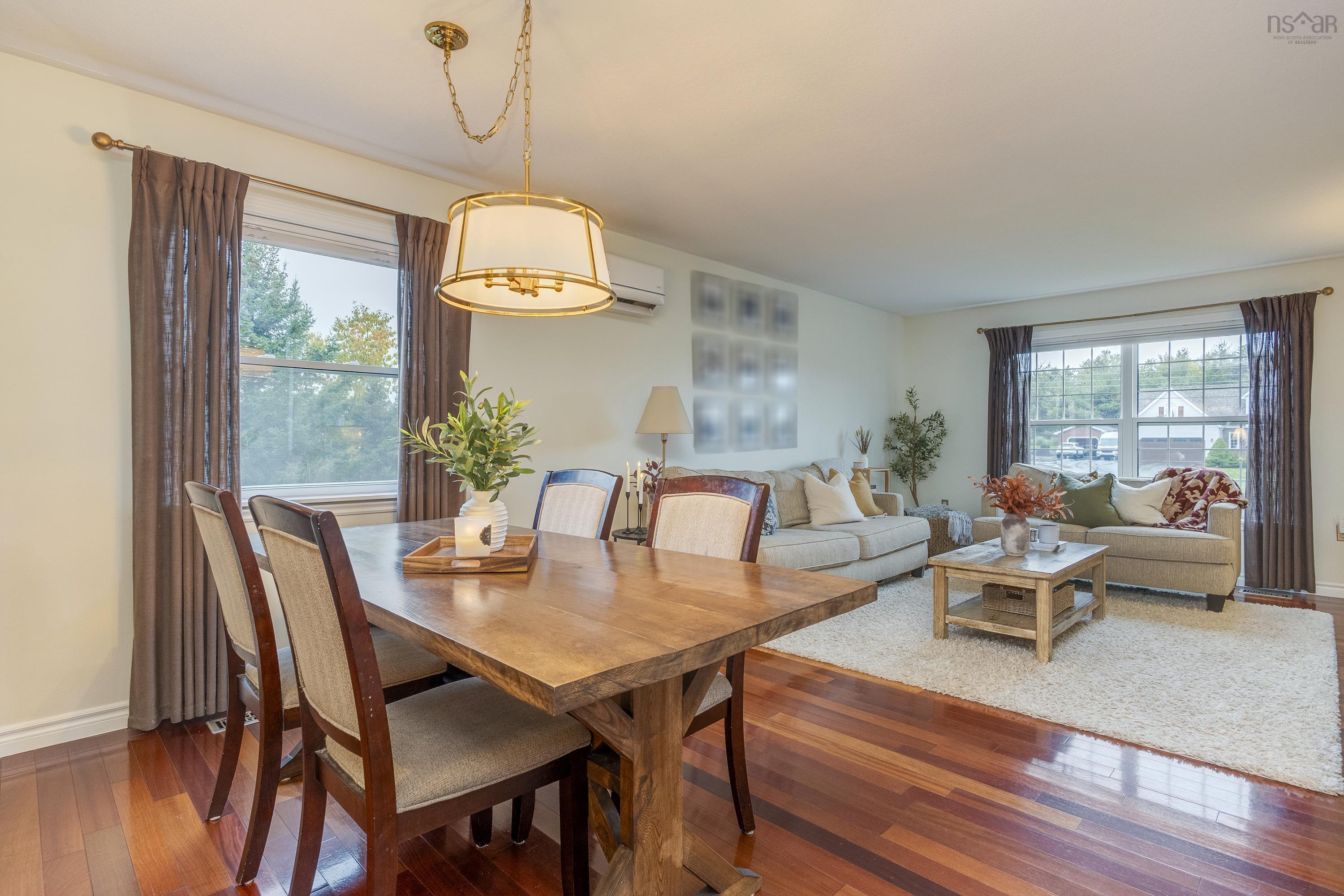 $599,900.00: 55 Dahlgren Crescent, North Kingston