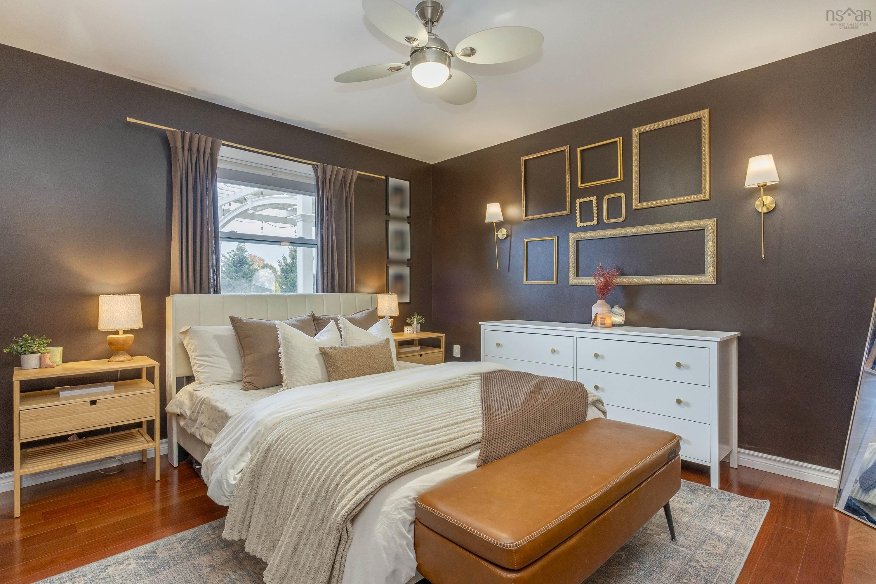 $599,900.00: 55 Dahlgren Crescent, North Kingston