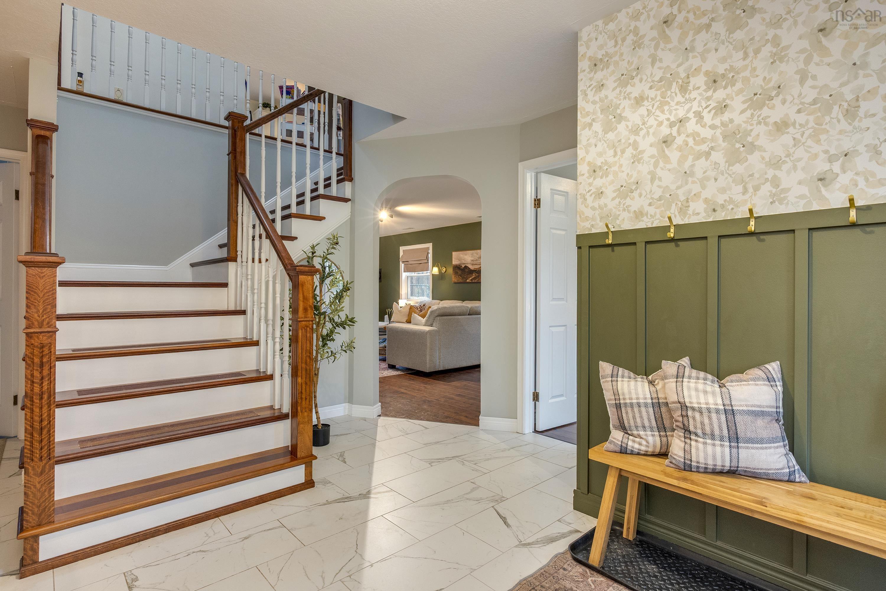 $599,900.00: 55 Dahlgren Crescent, North Kingston