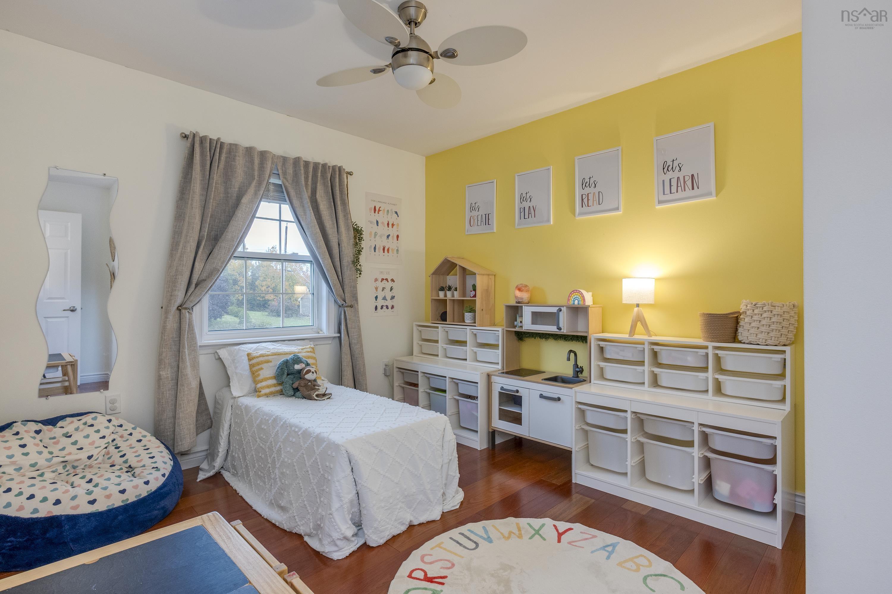$599,900.00: 55 Dahlgren Crescent, North Kingston