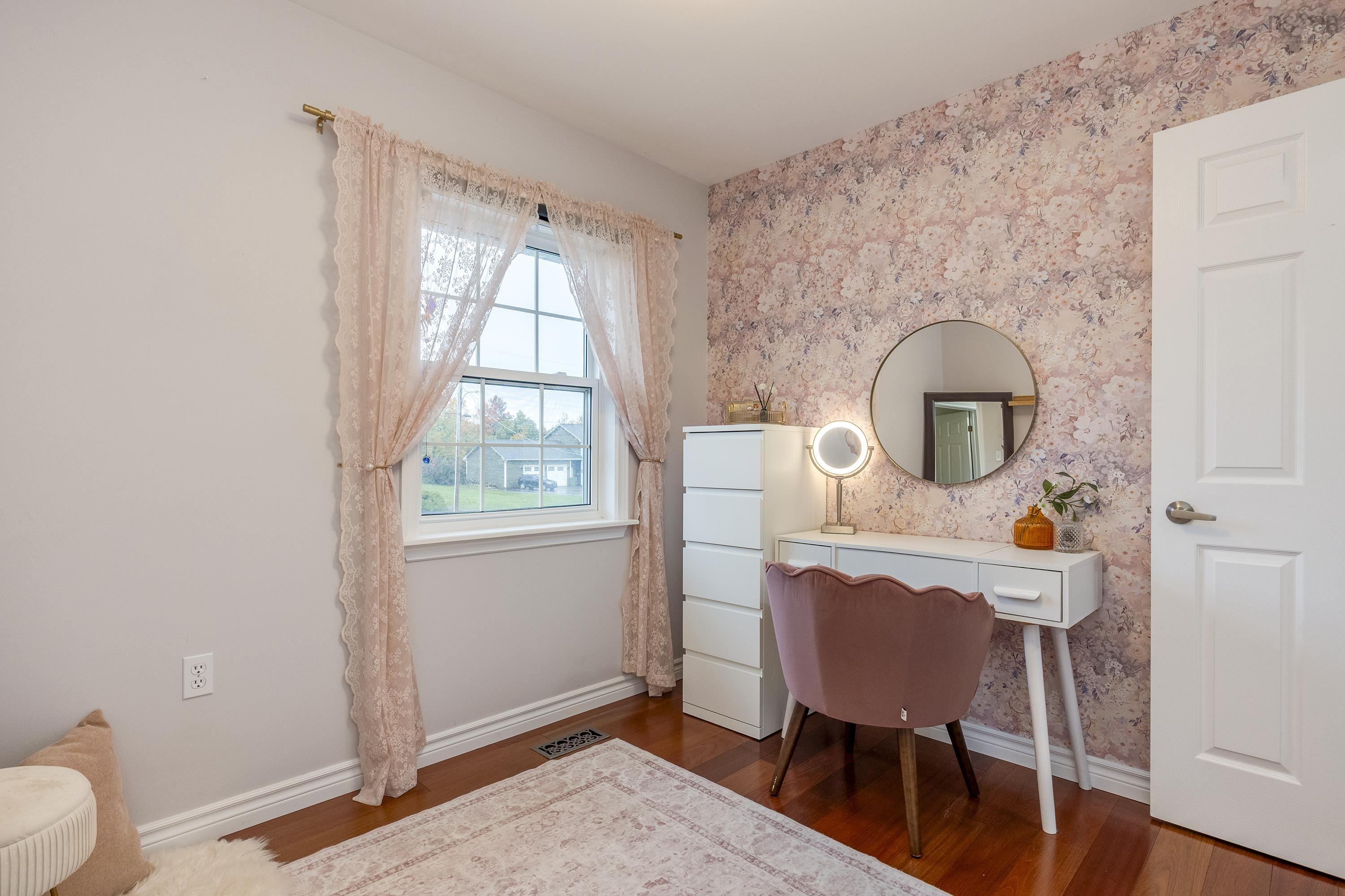 $599,900.00: 55 Dahlgren Crescent, North Kingston