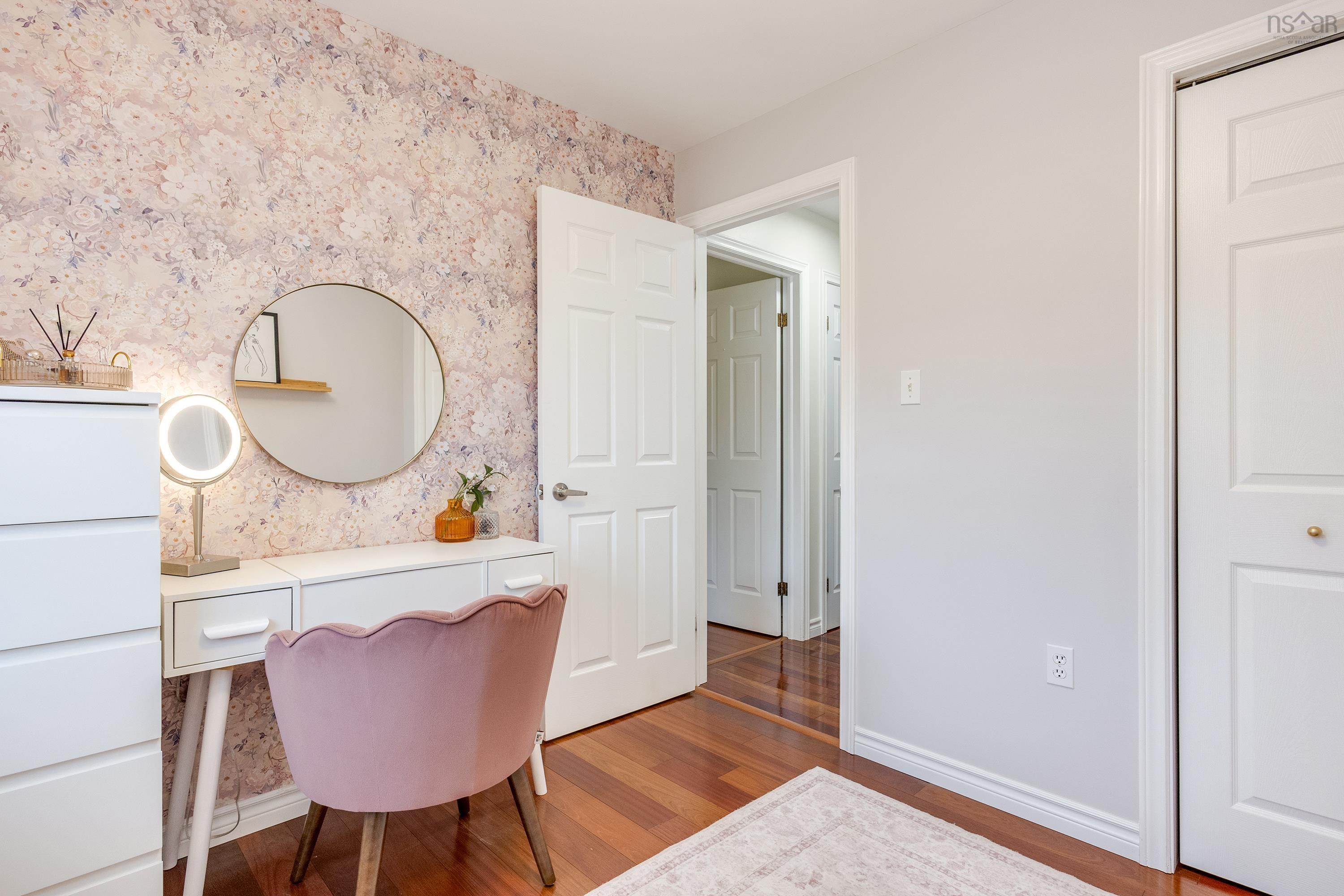 $599,900.00: 55 Dahlgren Crescent, North Kingston