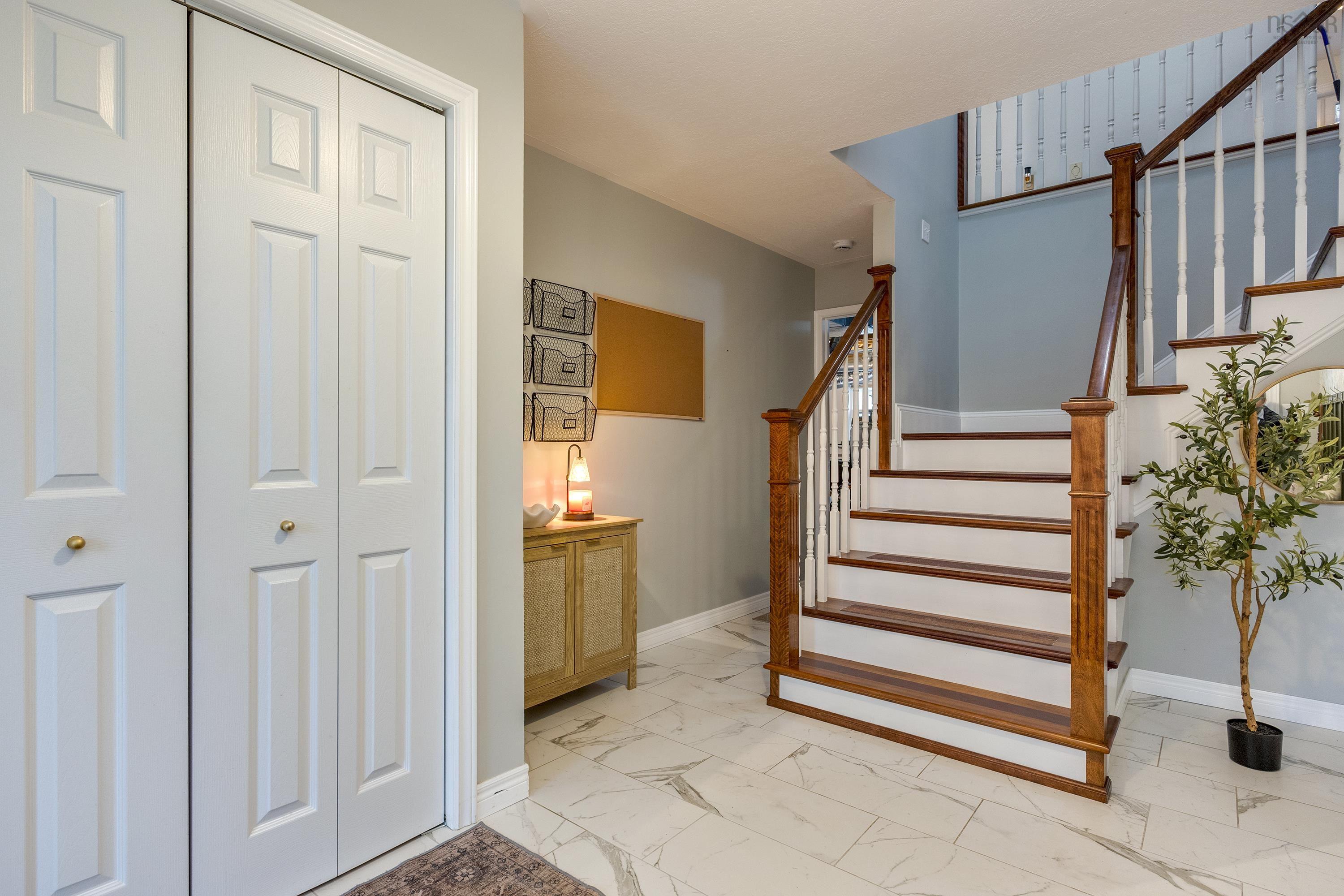 $599,900.00: 55 Dahlgren Crescent, North Kingston