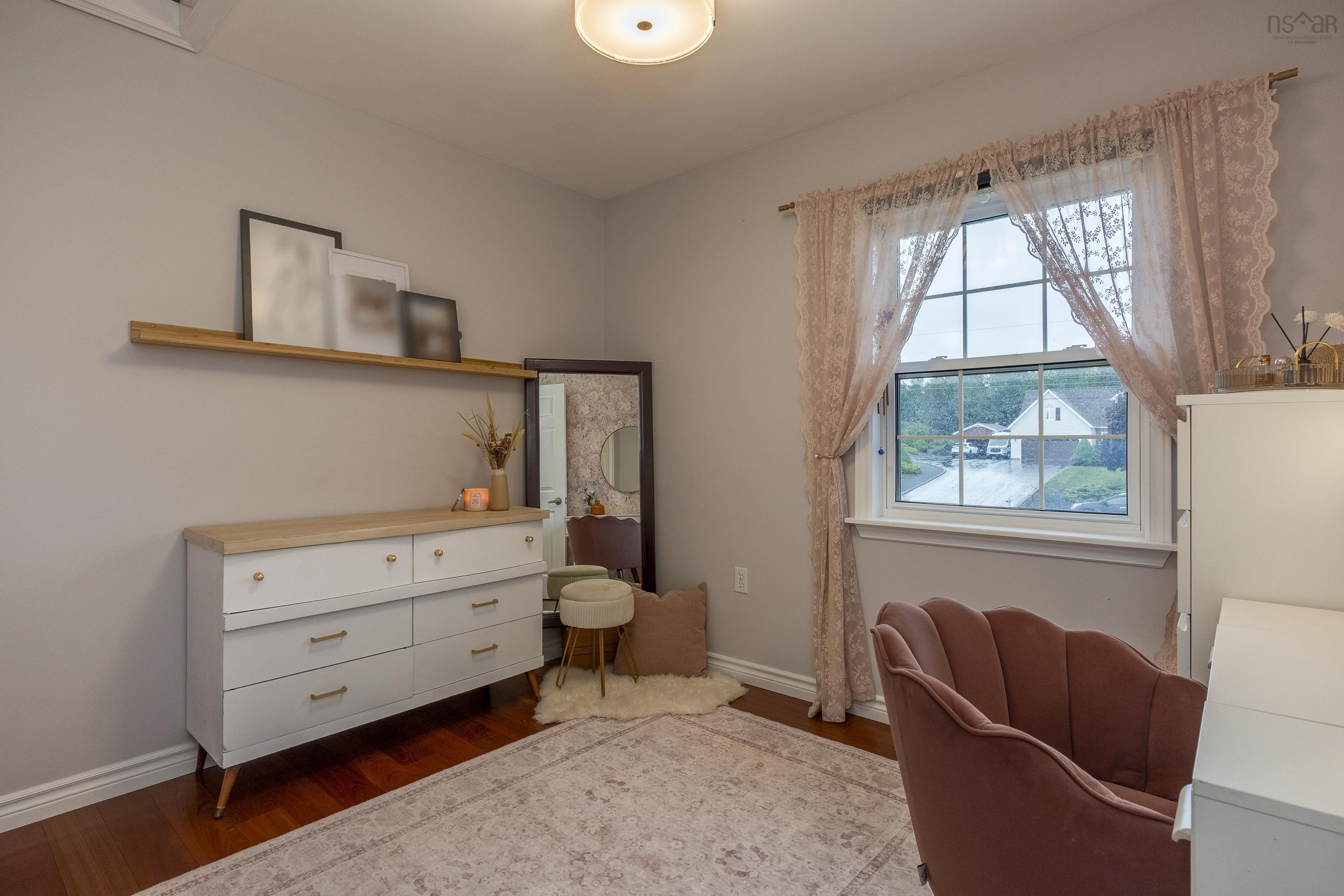 $599,900.00: 55 Dahlgren Crescent, North Kingston
