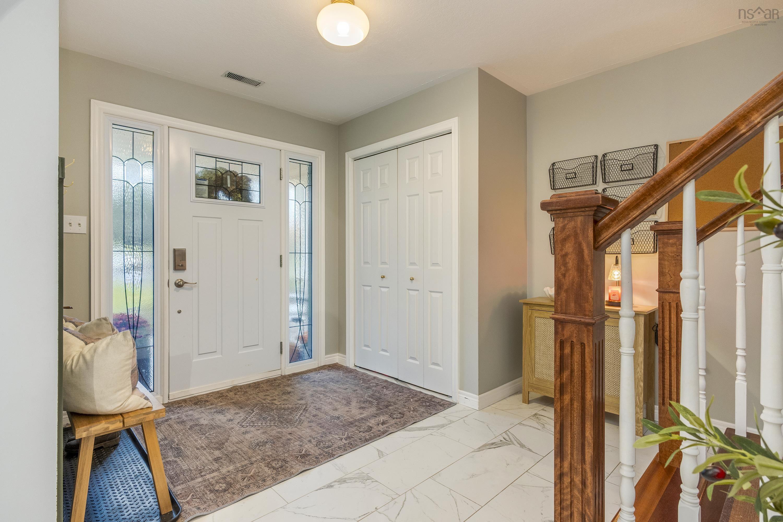 $599,900.00: 55 Dahlgren Crescent, North Kingston